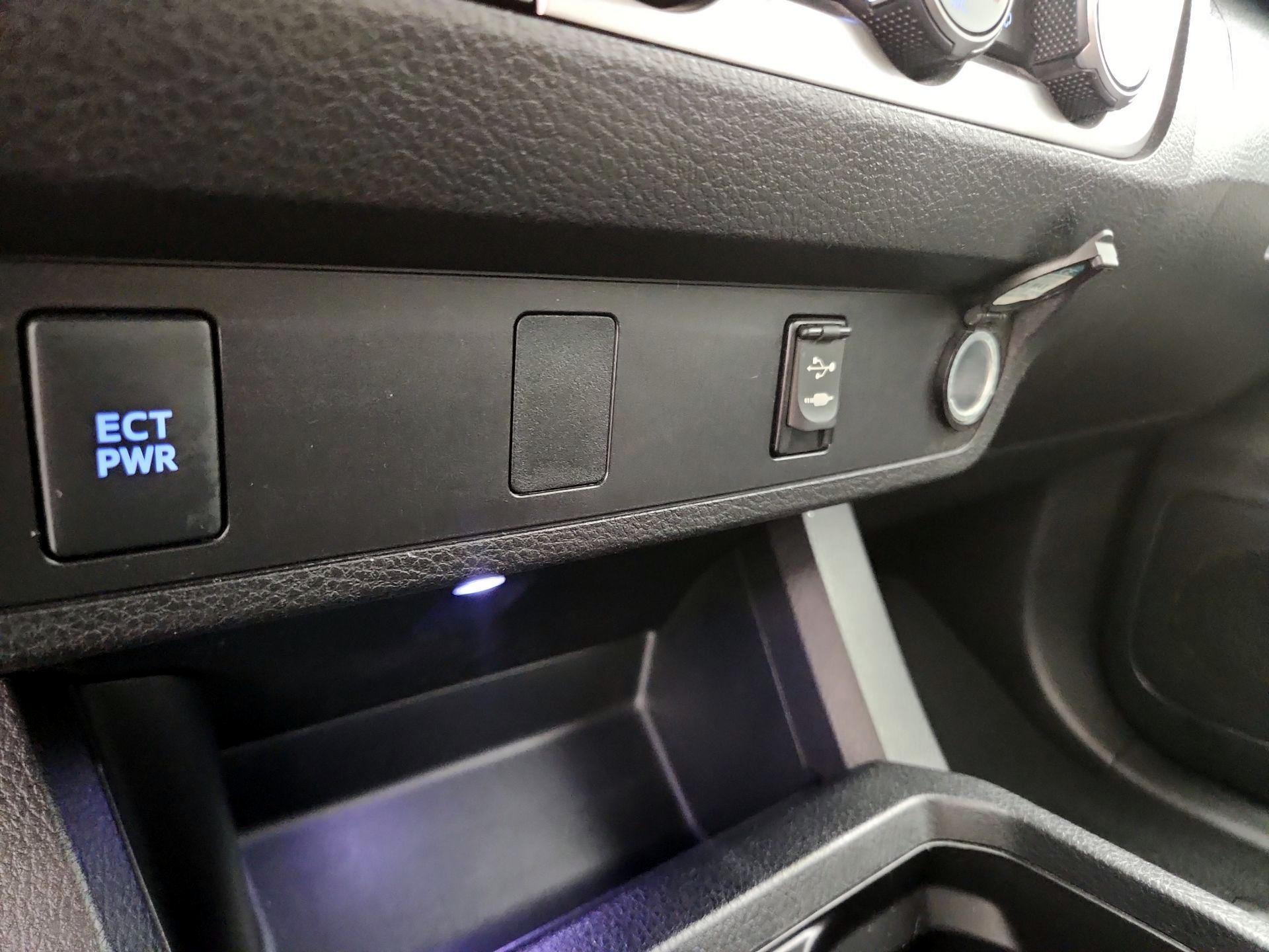 Thumbnail: 2016 Toyota Tacoma - 18