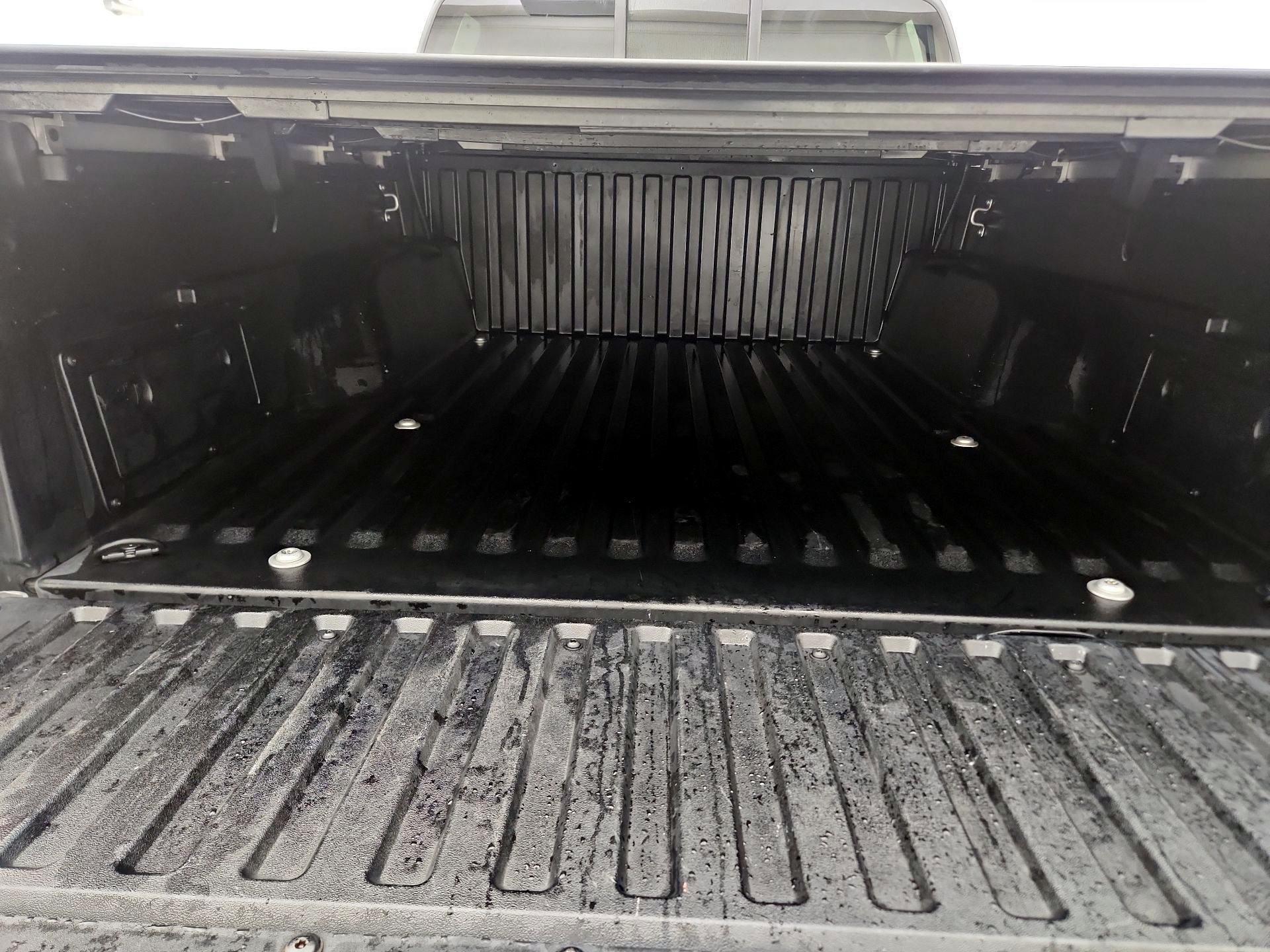 Thumbnail: 2016 Toyota Tacoma - 20