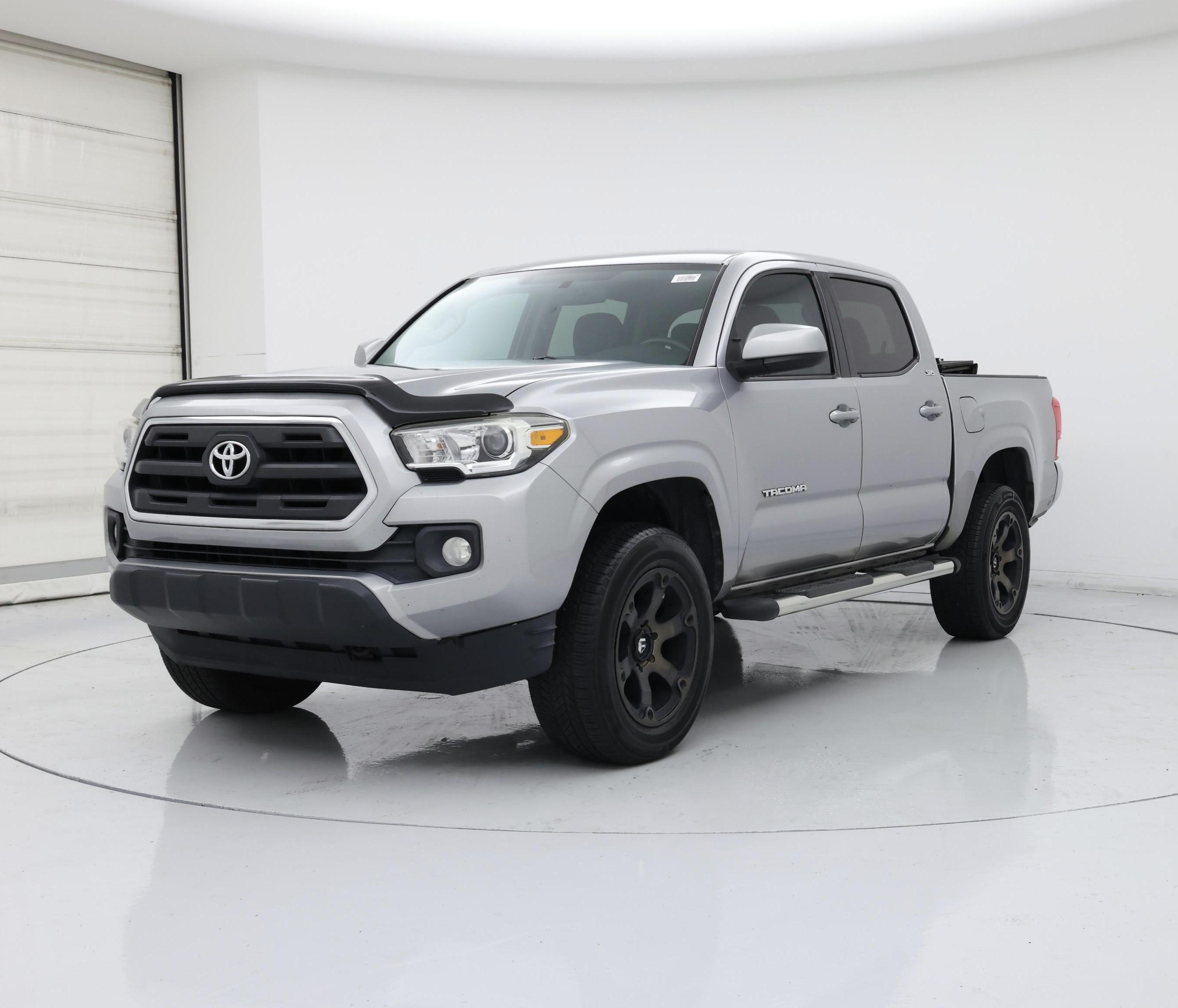 Thumbnail: 2016 Toyota Tacoma - 4