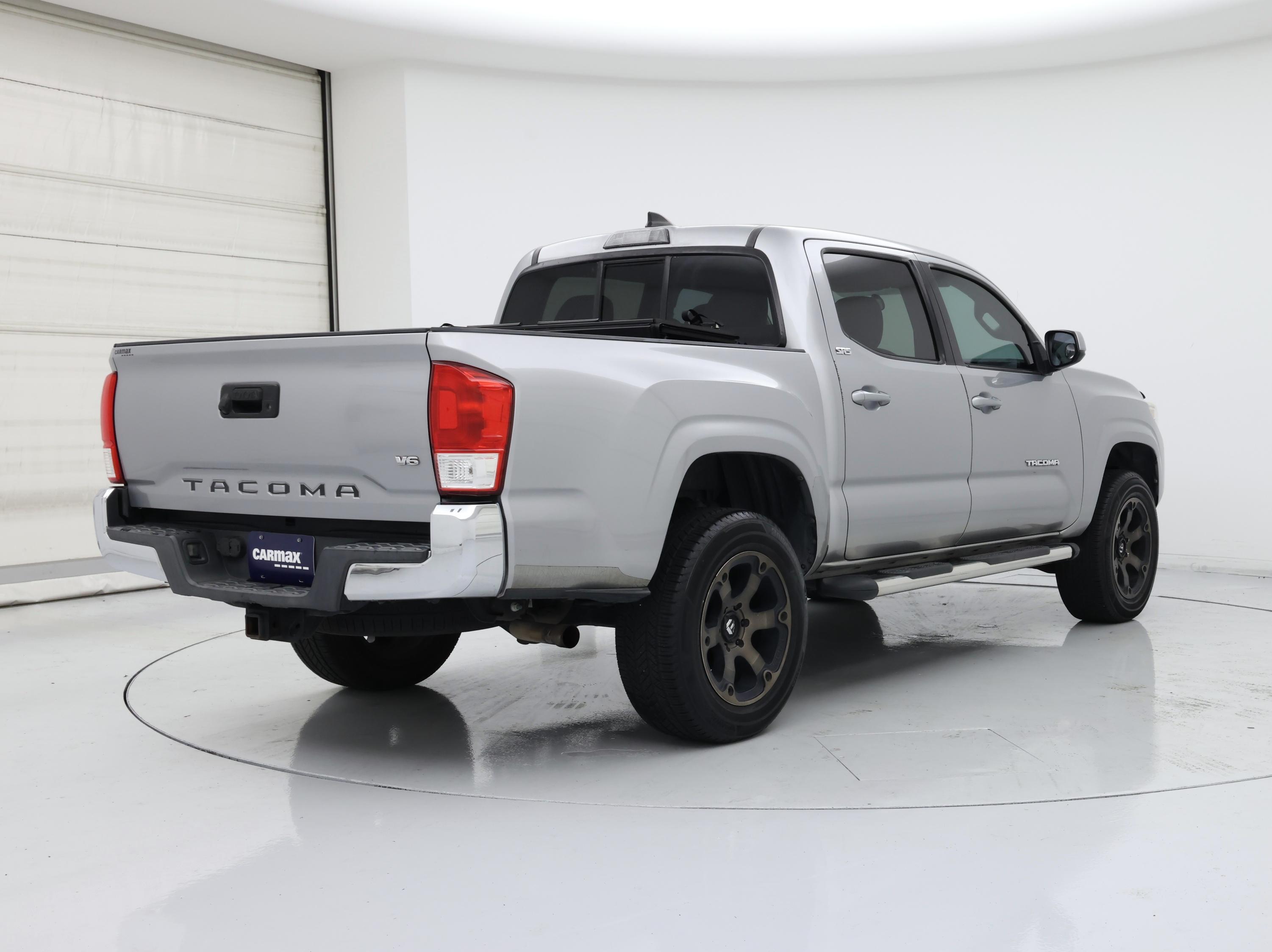 Thumbnail: 2016 Toyota Tacoma - 8
