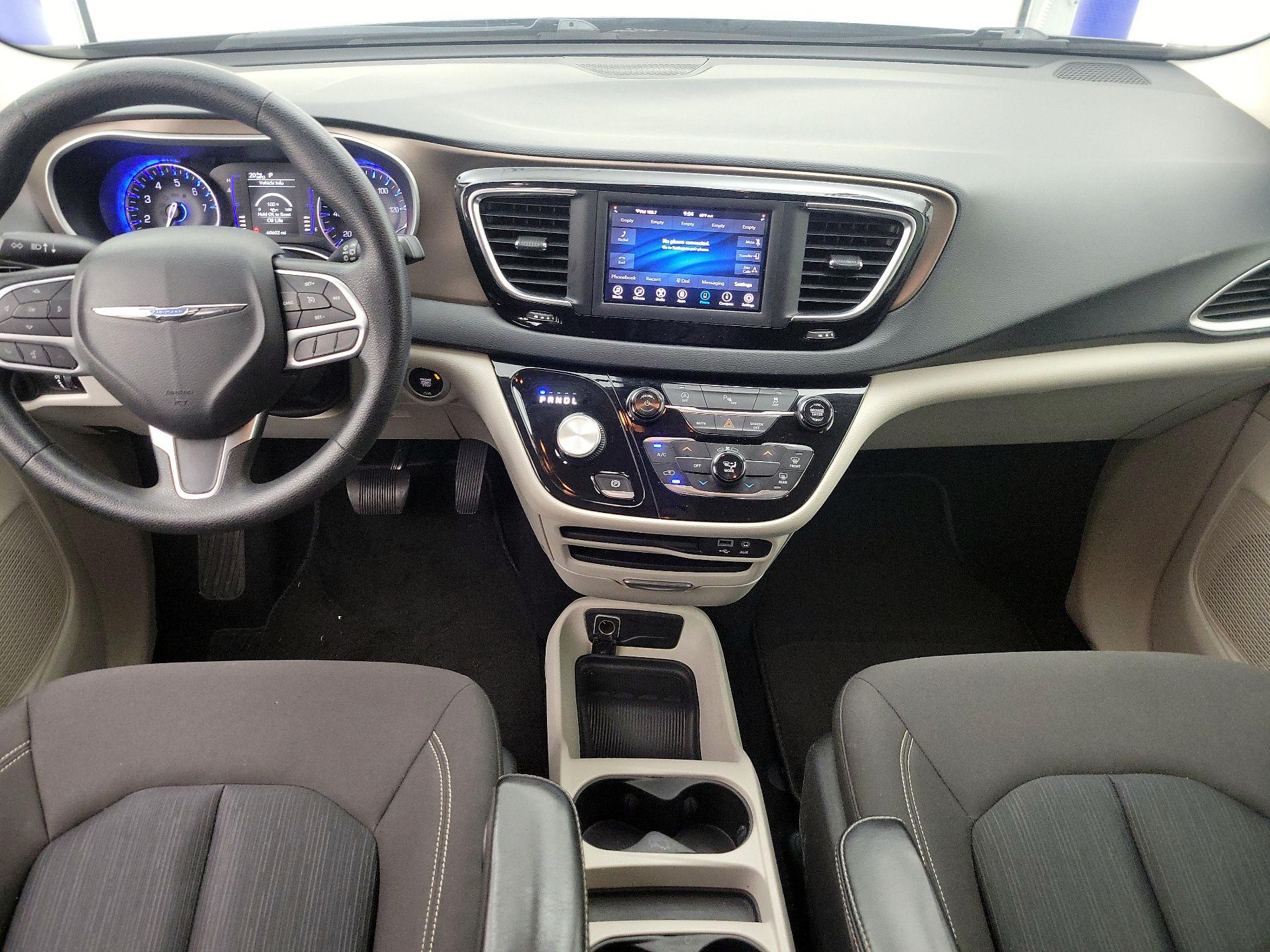 Thumbnail: 2020 Chrysler Voyager - 9