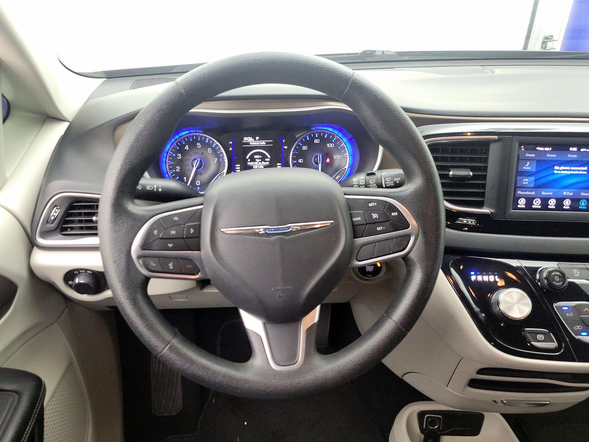 Thumbnail: 2020 Chrysler Voyager - 10