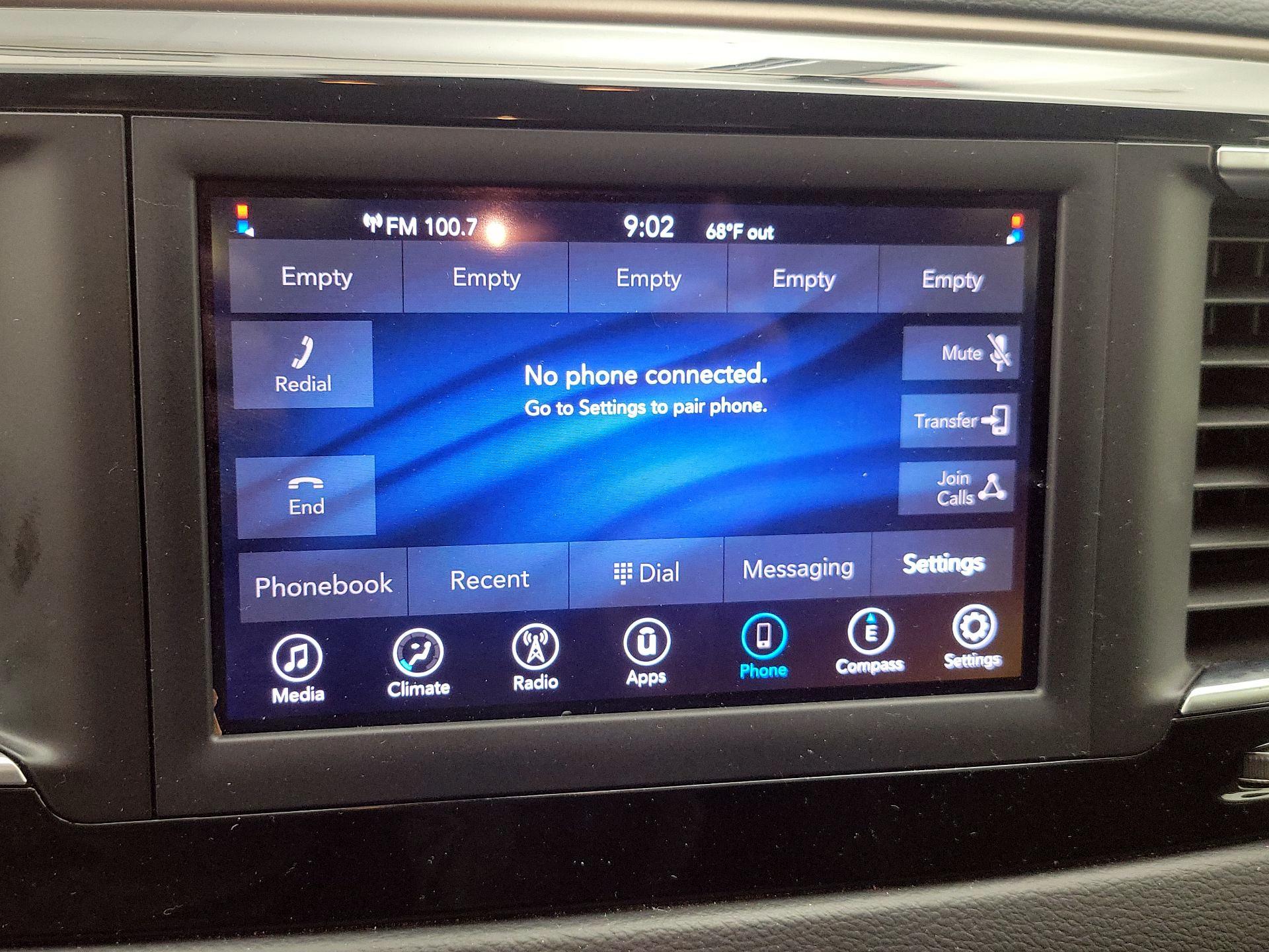 Thumbnail: 2020 Chrysler Voyager - 15