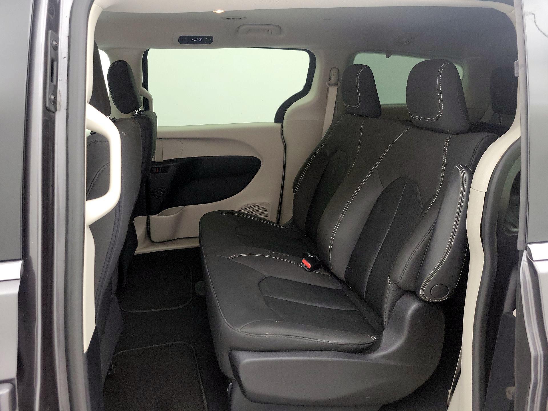 Thumbnail: 2020 Chrysler Voyager - 19