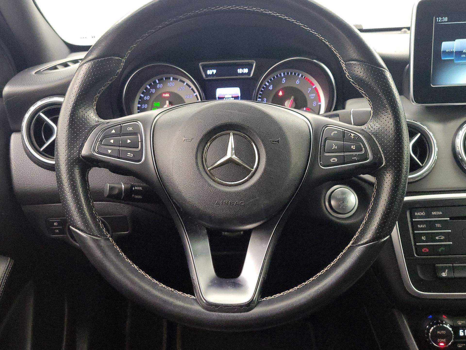 Thumbnail: 2016 Mercedes-Benz GLA - 10