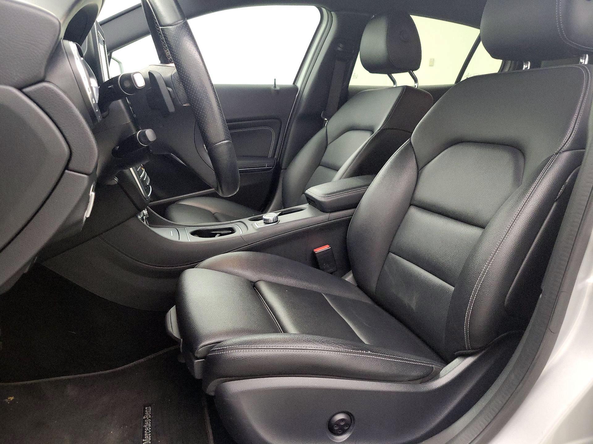 Thumbnail: 2016 Mercedes-Benz GLA - 11