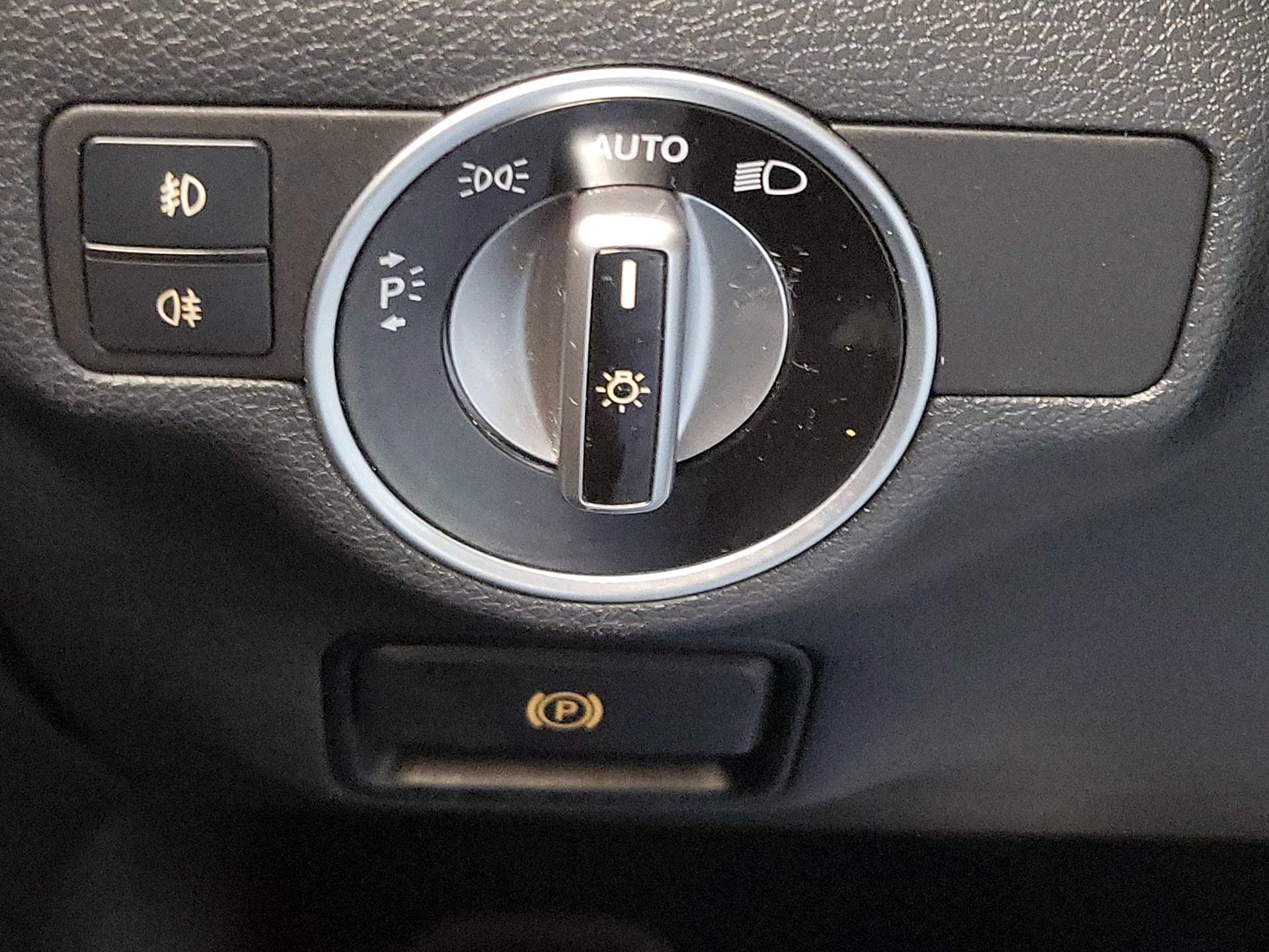 Thumbnail: 2016 Mercedes-Benz GLA - 13