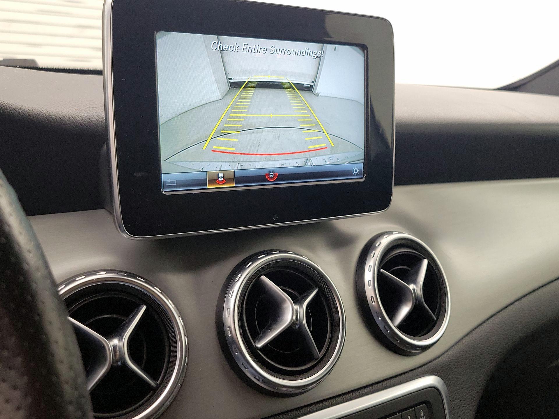 Thumbnail: 2016 Mercedes-Benz GLA - 14