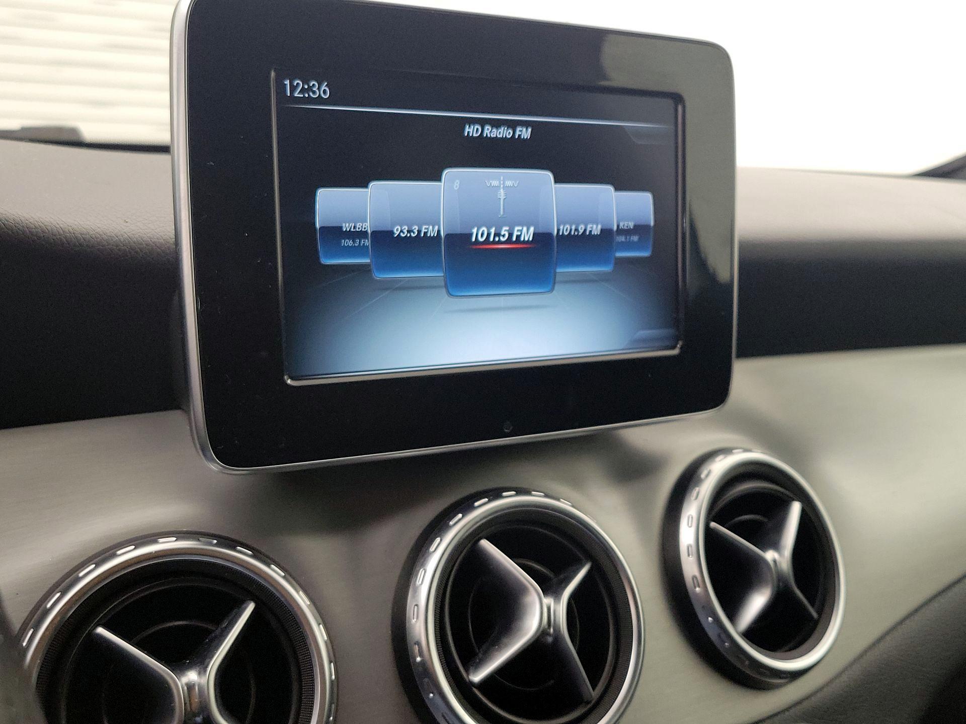 Thumbnail: 2016 Mercedes-Benz GLA - 15