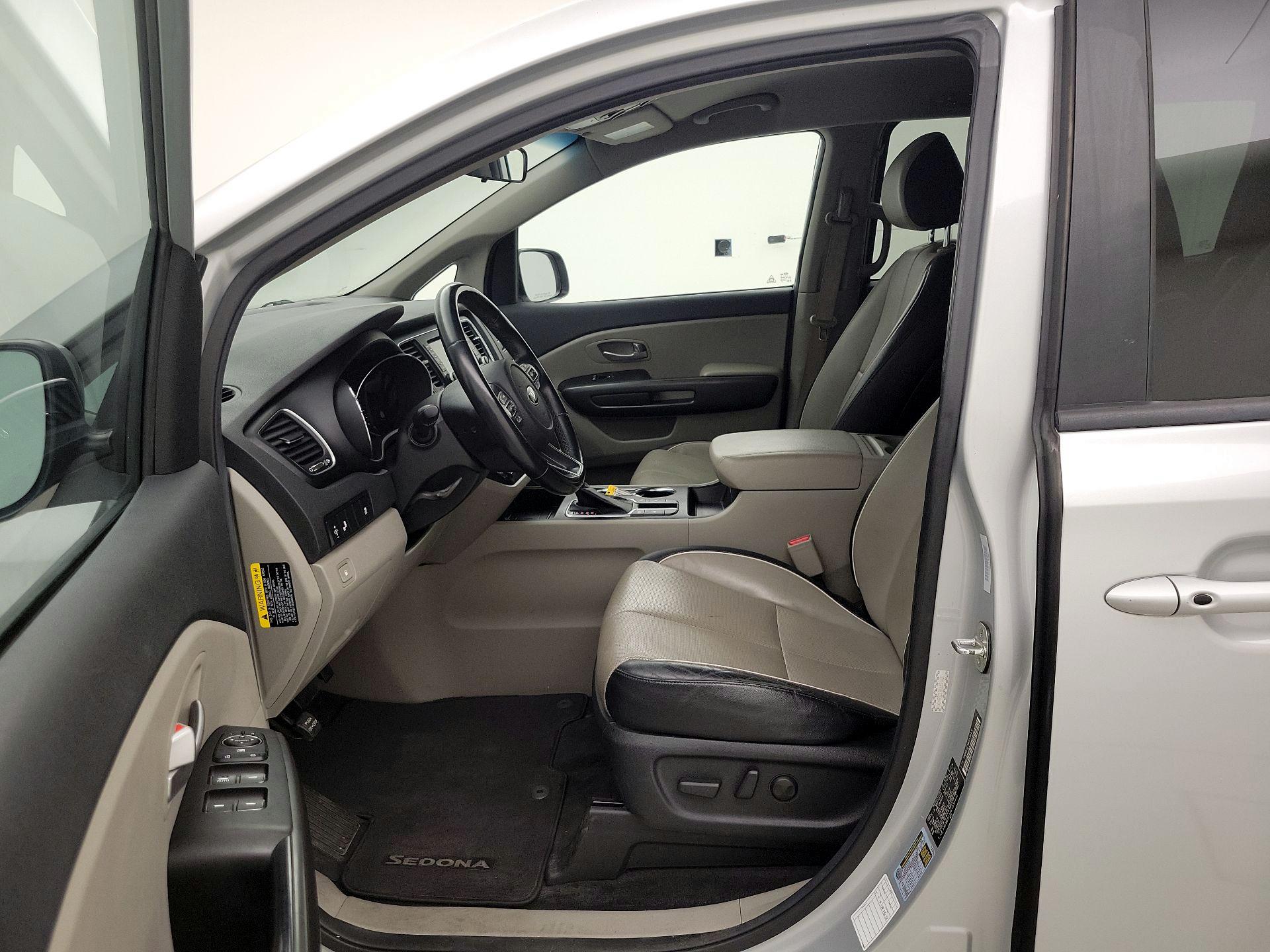 Thumbnail: 2019 Kia Sedona - 11