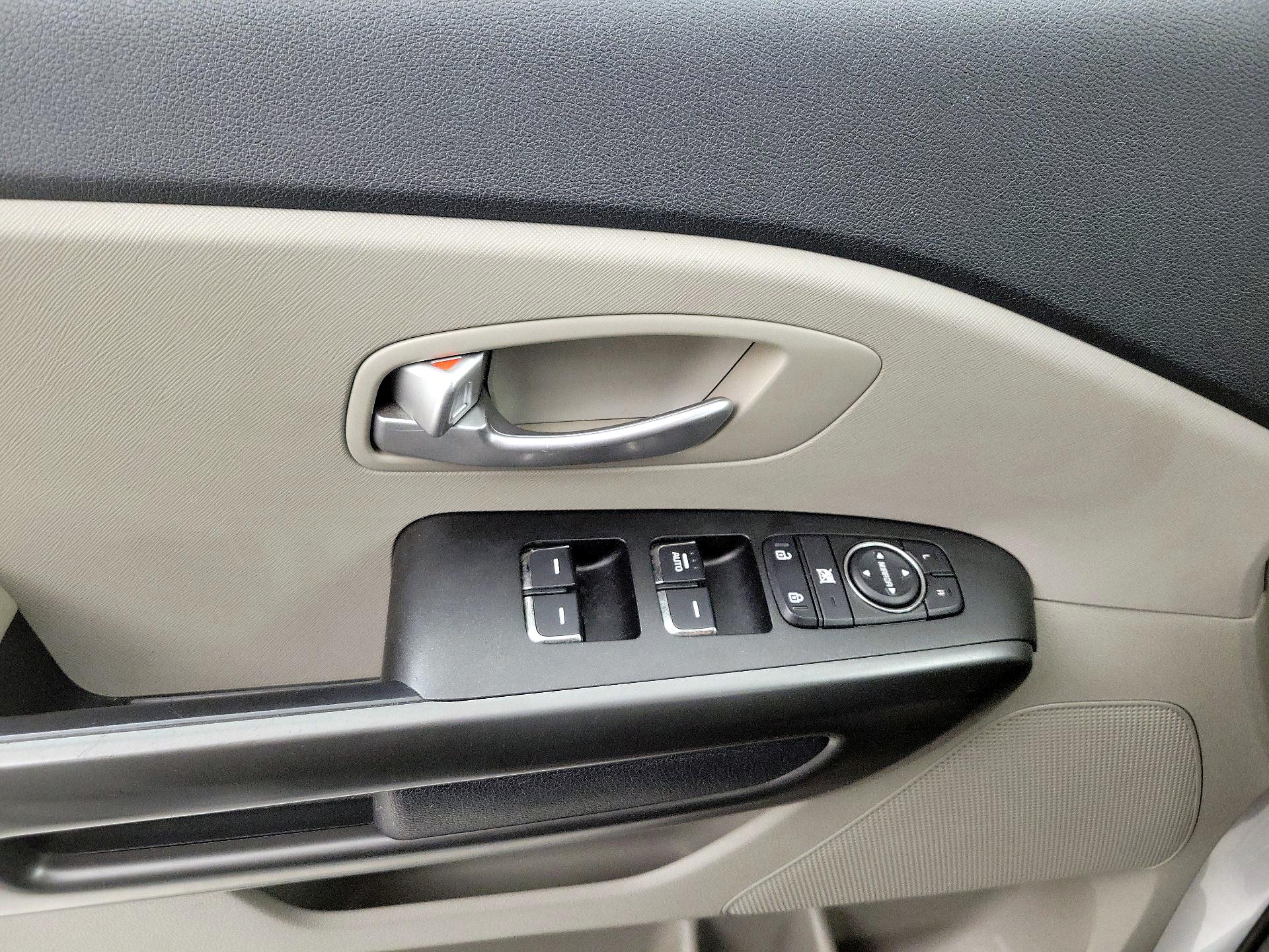 Thumbnail: 2019 Kia Sedona - 12