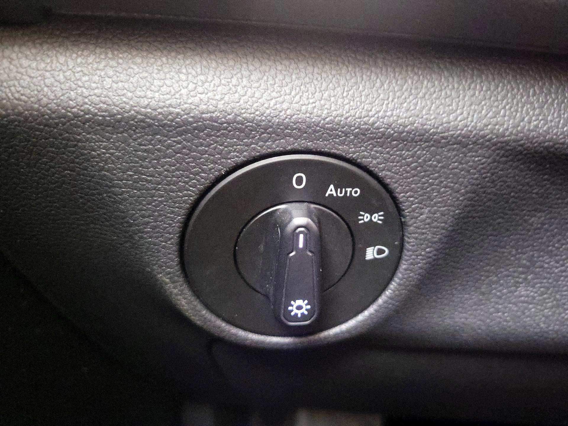 Thumbnail: 2019 Volkswagen Jetta - 13