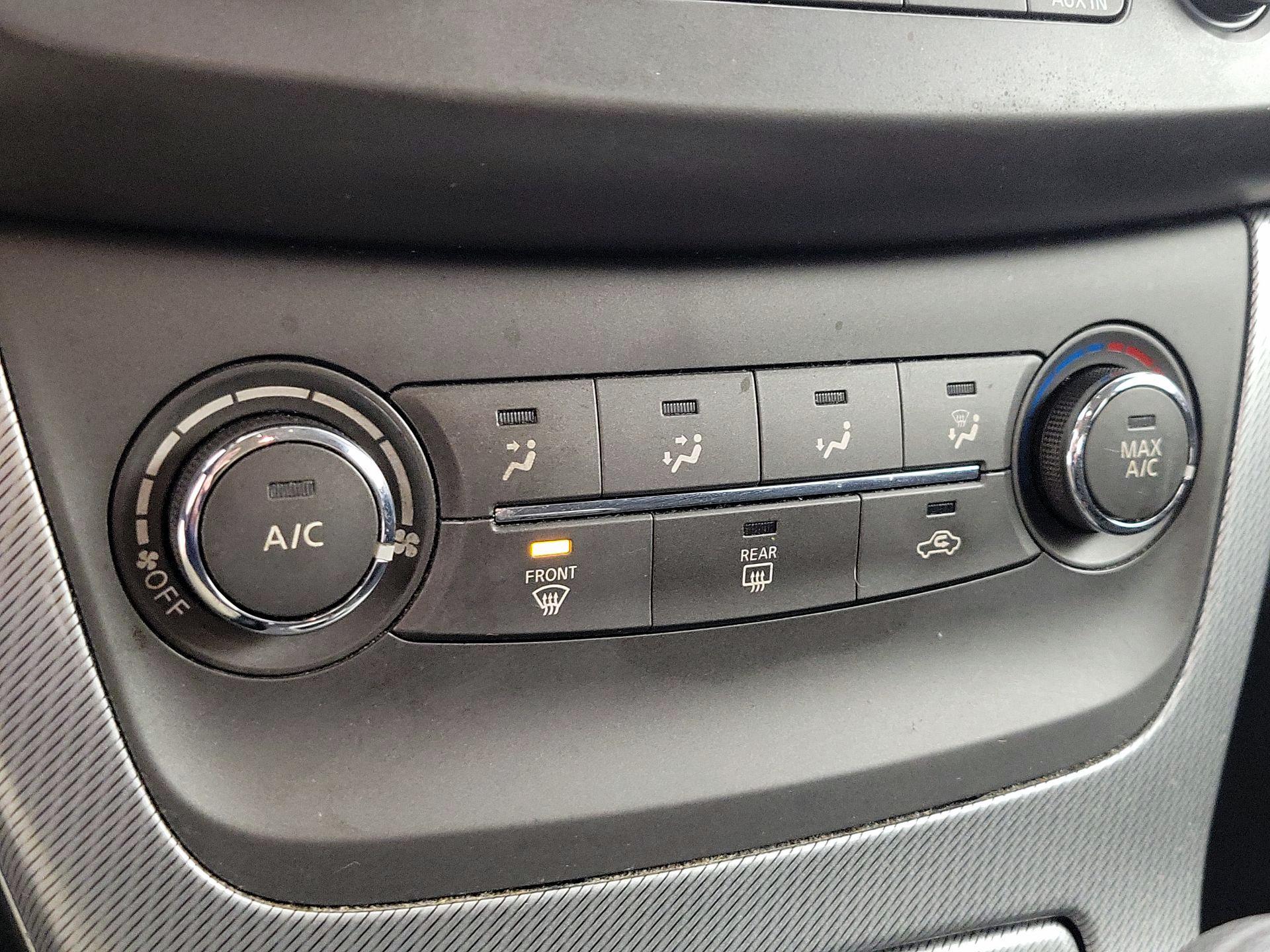 Thumbnail: 2014 Nissan Sentra - 15