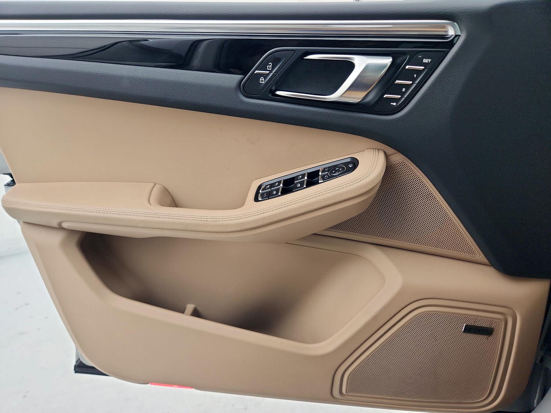 Thumbnail: 2025 Porsche Macan - 12