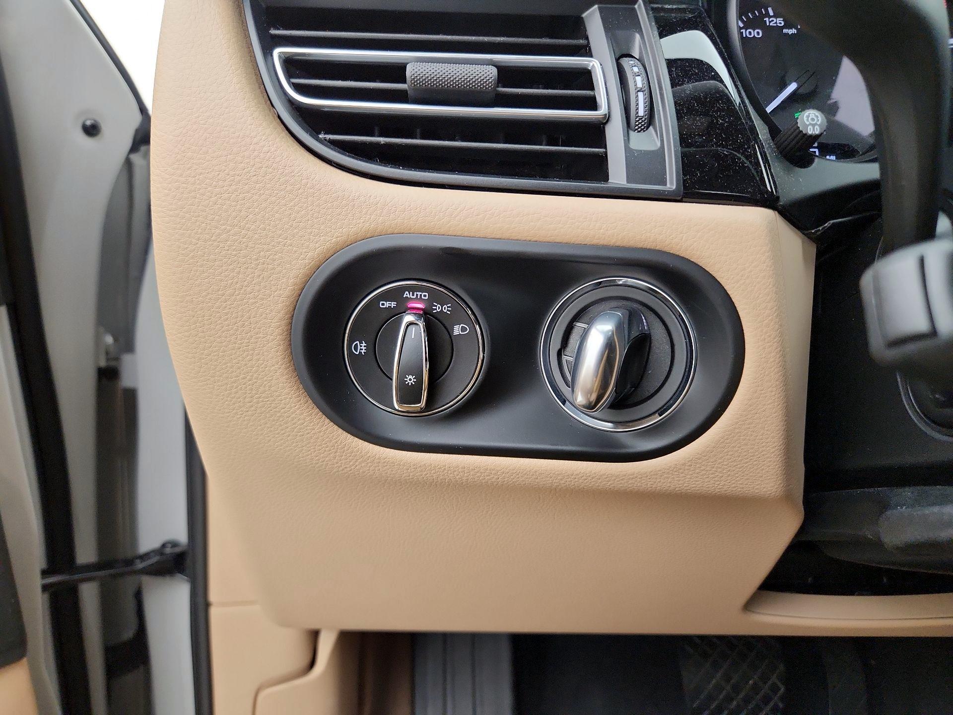 Thumbnail: 2025 Porsche Macan - 13