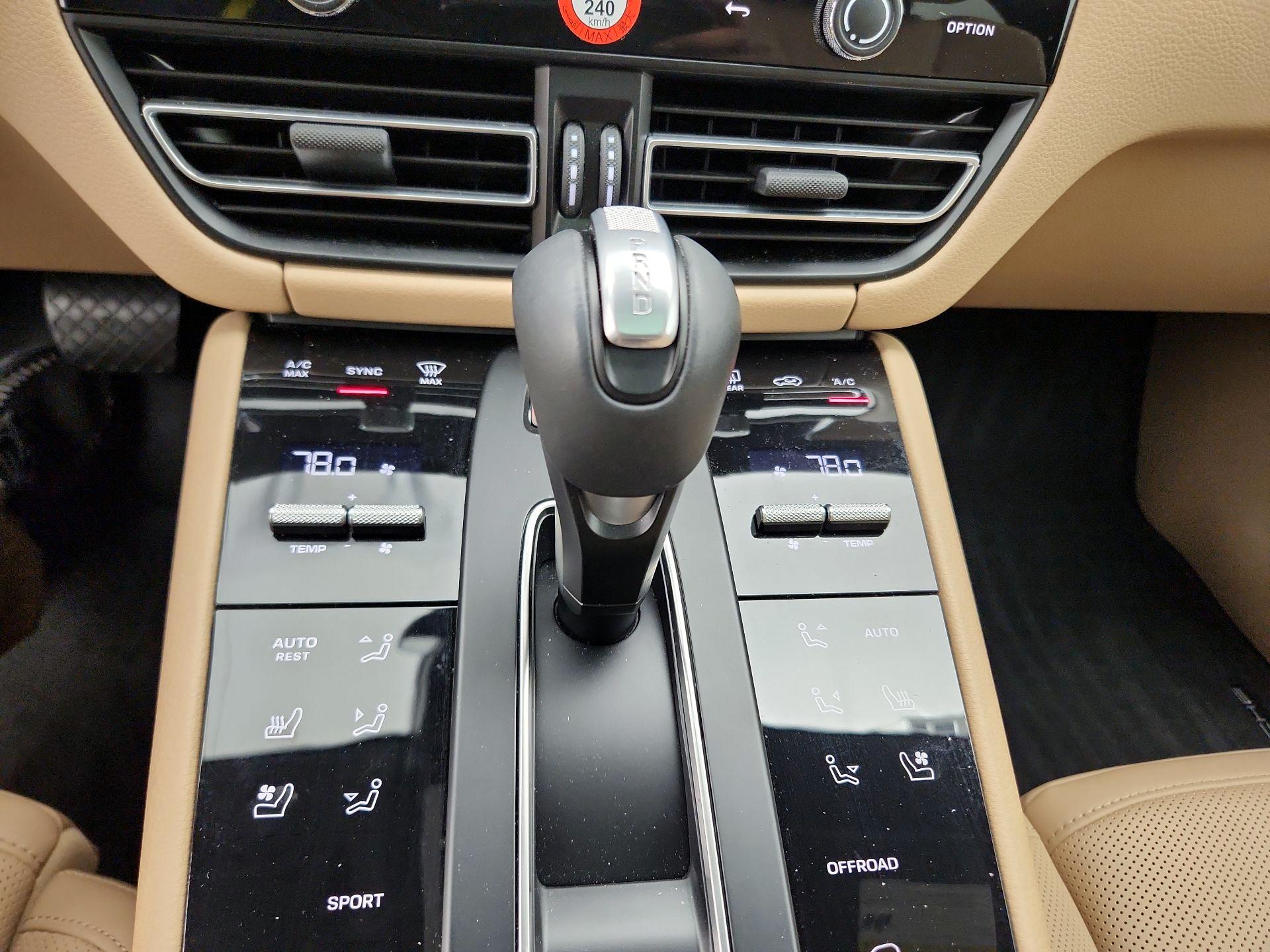 Thumbnail: 2025 Porsche Macan - 18