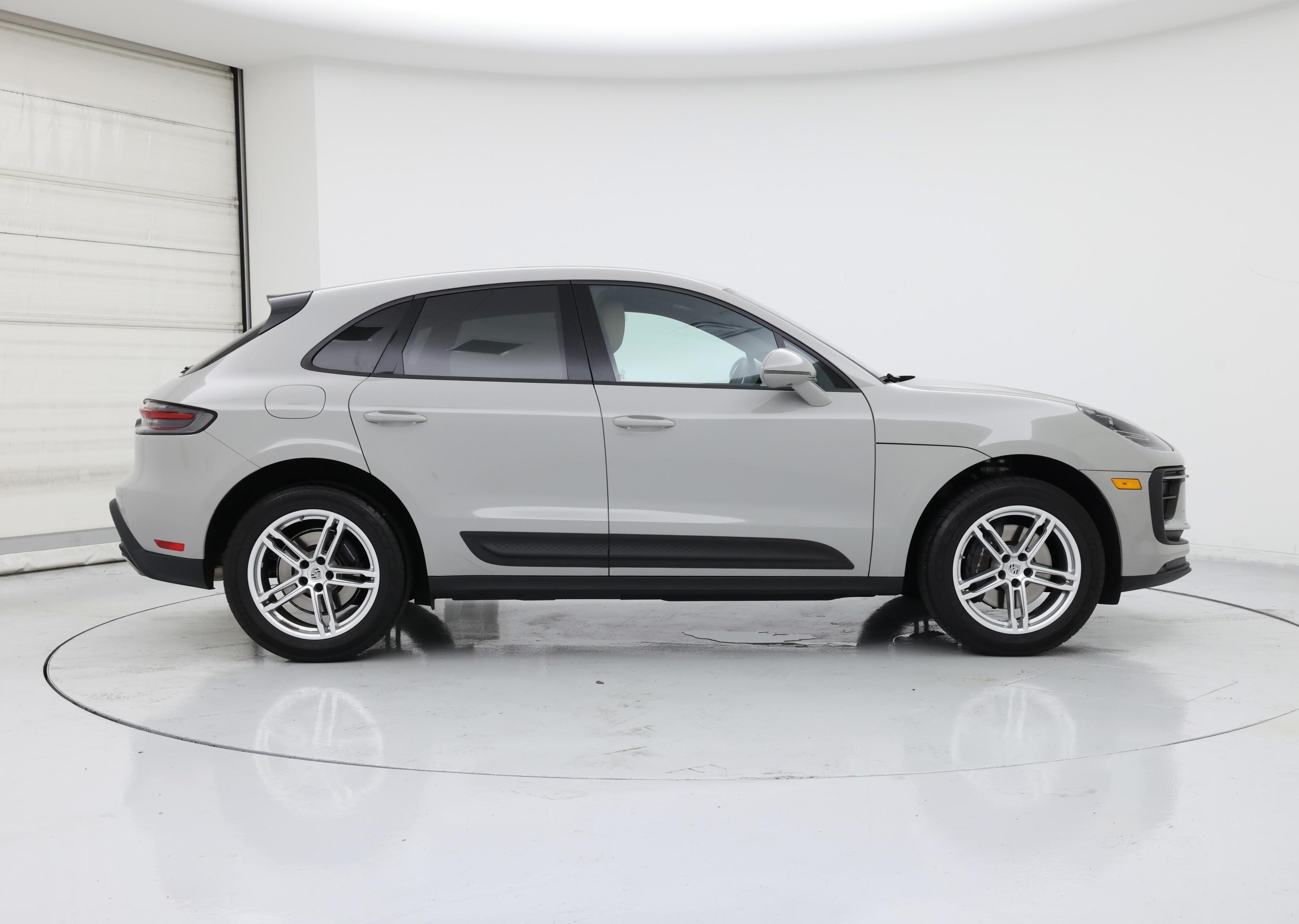 Thumbnail: 2025 Porsche Macan - 7