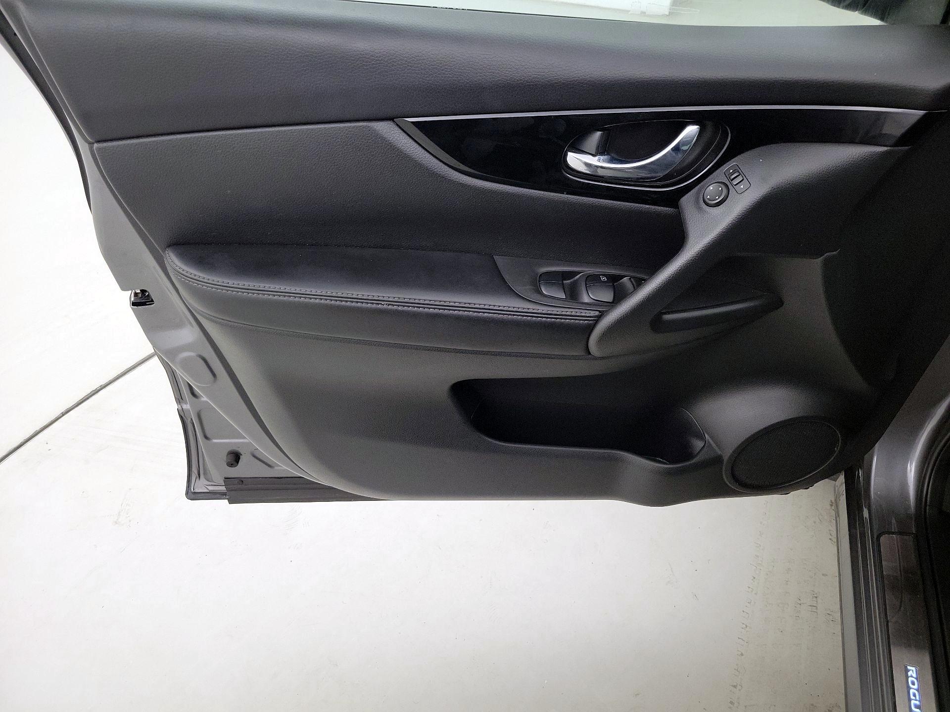 Thumbnail: 2019 Nissan Rogue Sport - 12