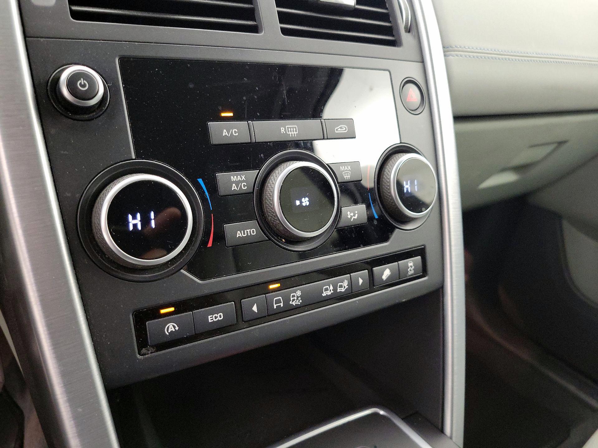 Thumbnail: 2016 Land Rover Discovery Sport - 16