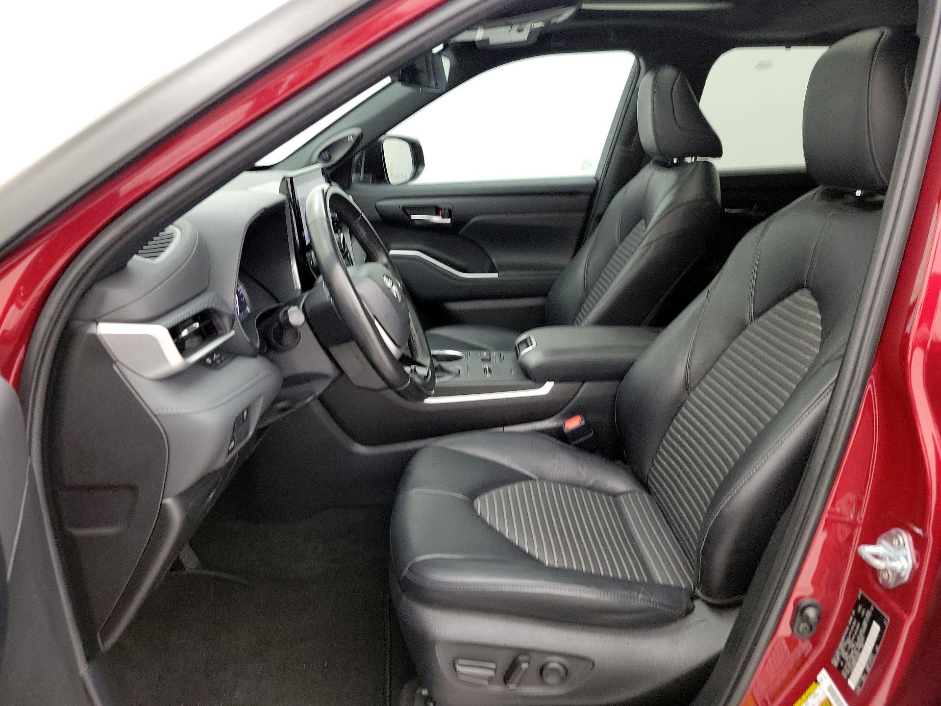 Thumbnail: 2023 Toyota Highlander - 11