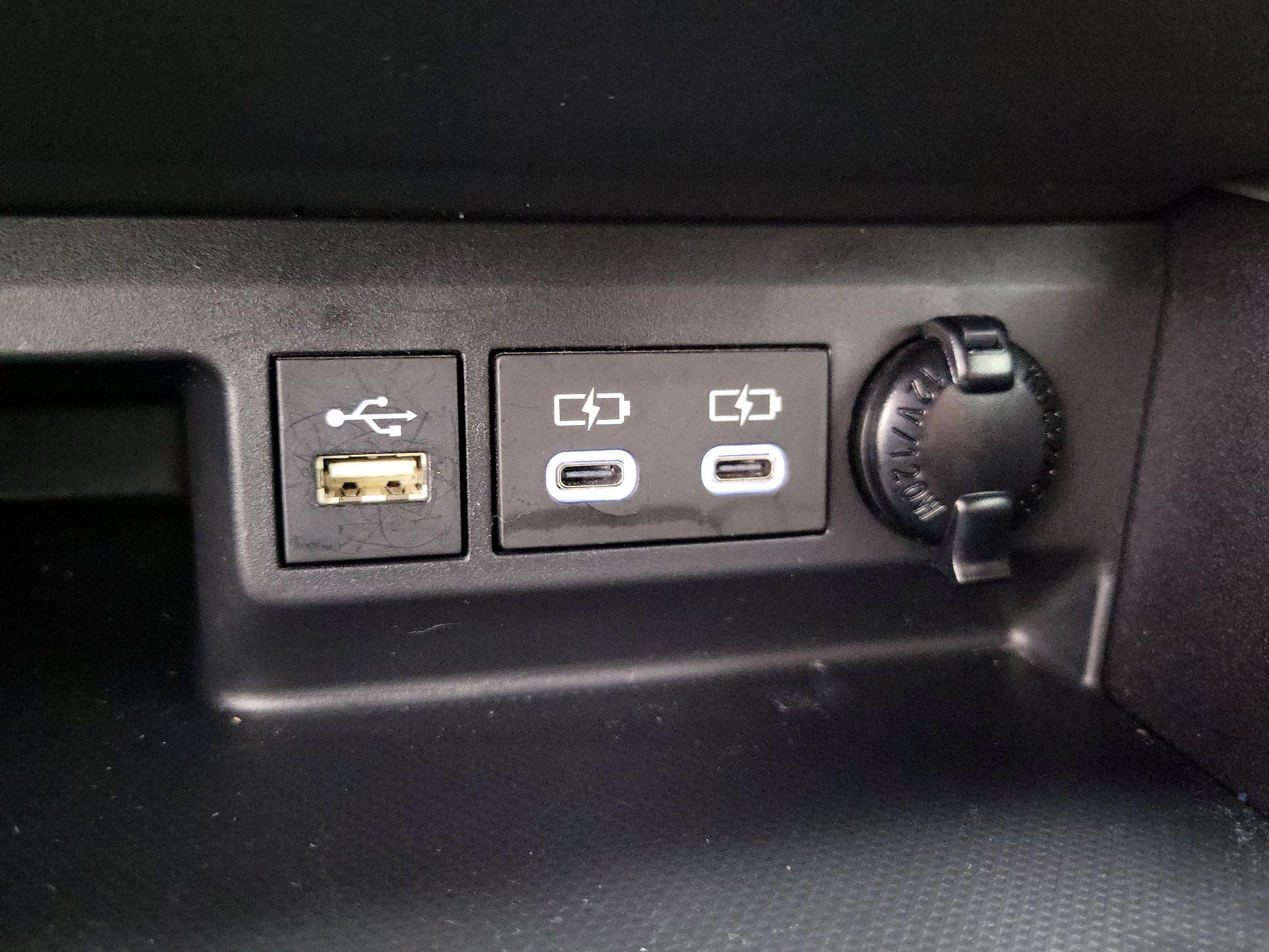 Thumbnail: 2023 Toyota Highlander - 18