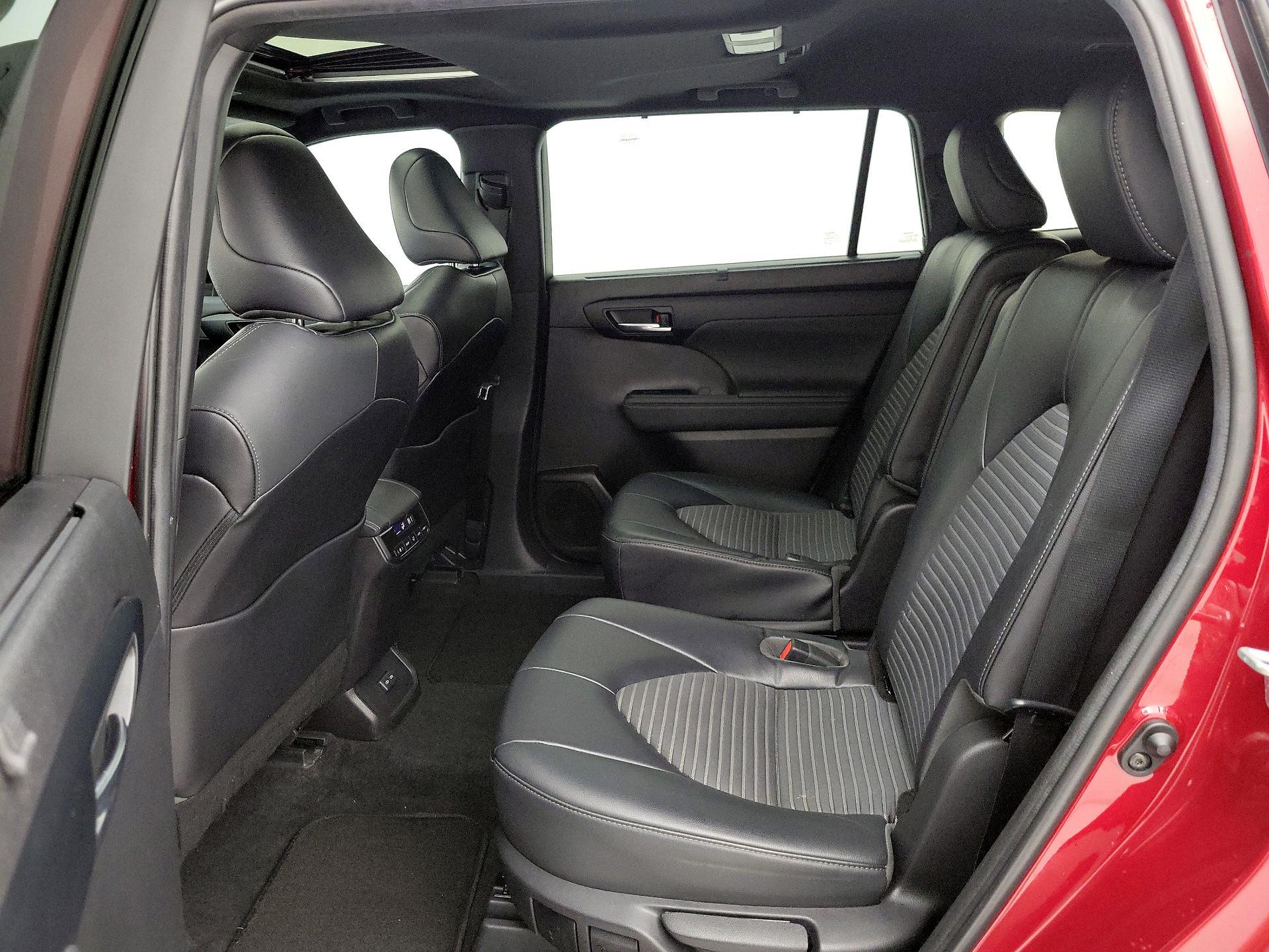 Thumbnail: 2023 Toyota Highlander - 20