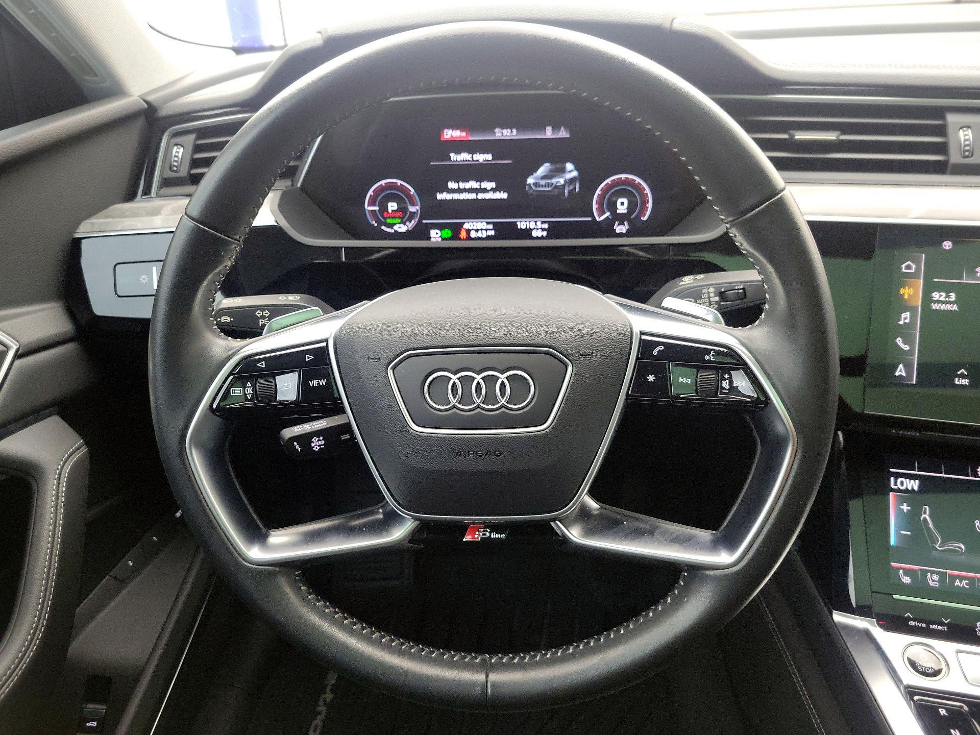 Thumbnail: 2021 Audi e-tron S - 10