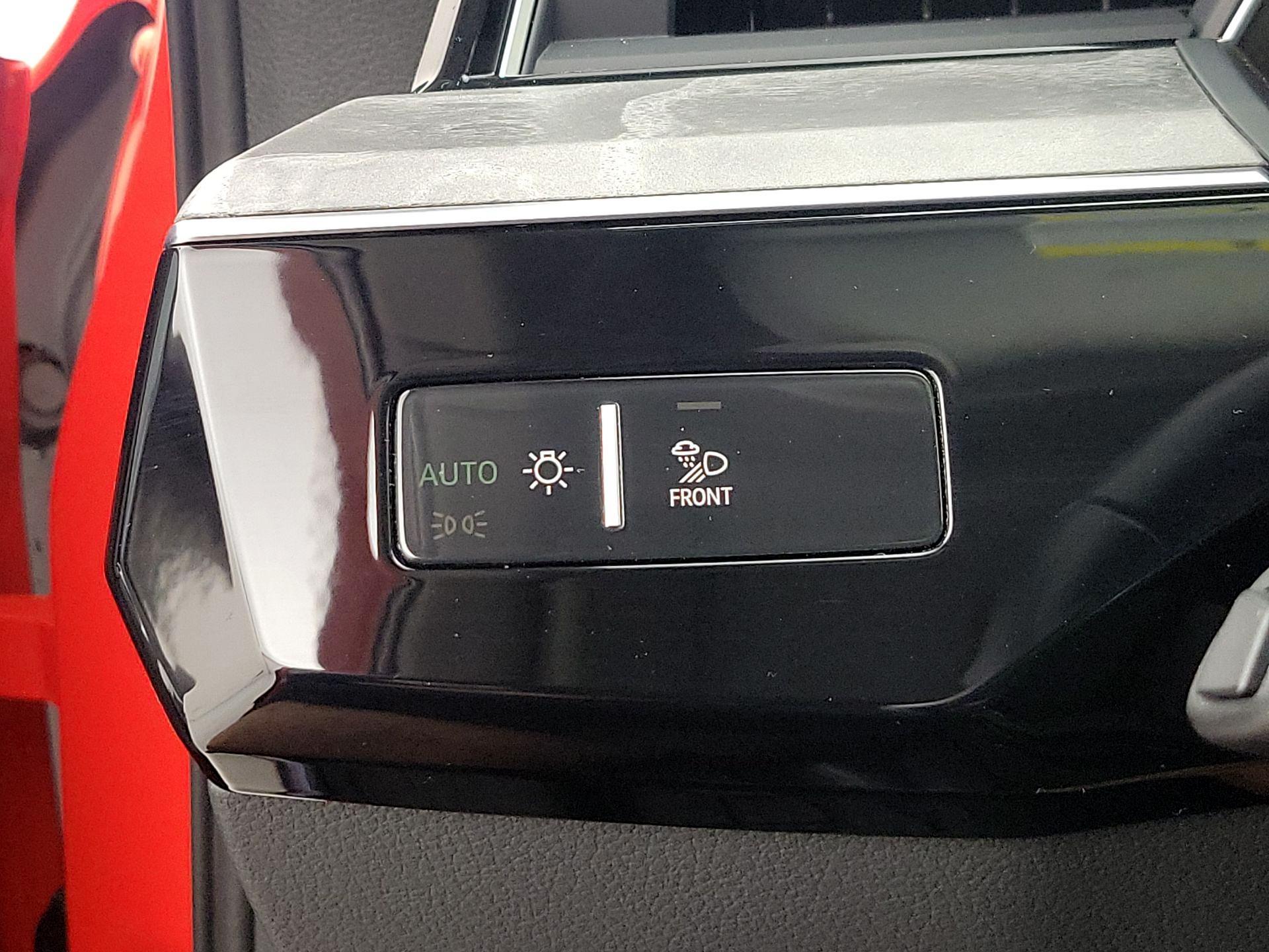 Thumbnail: 2021 Audi e-tron S - 13