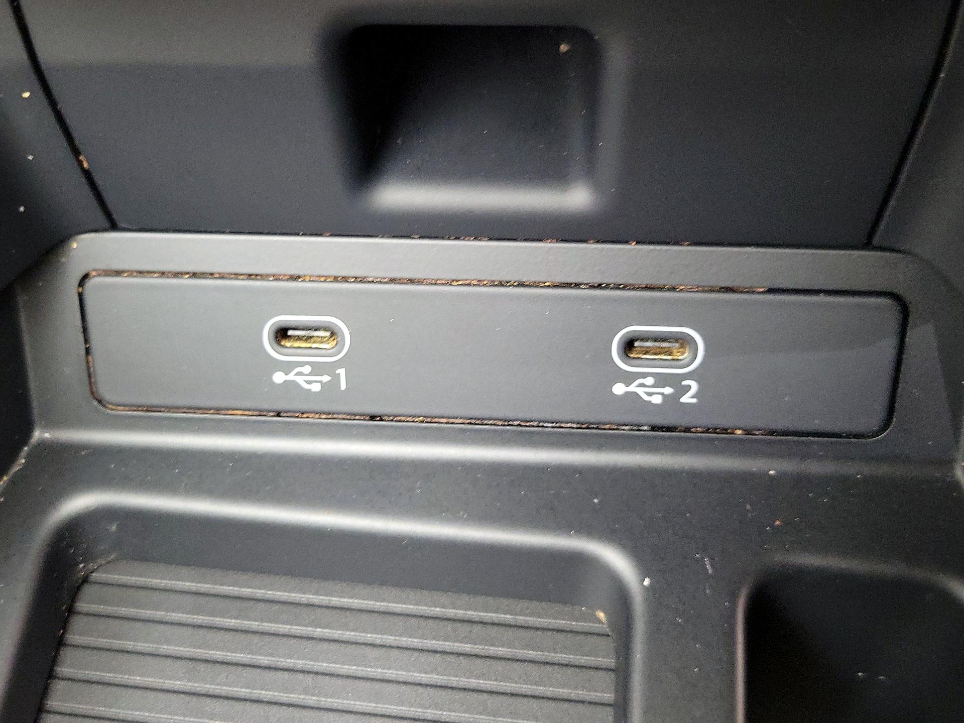 Thumbnail: 2021 Audi e-tron S - 19