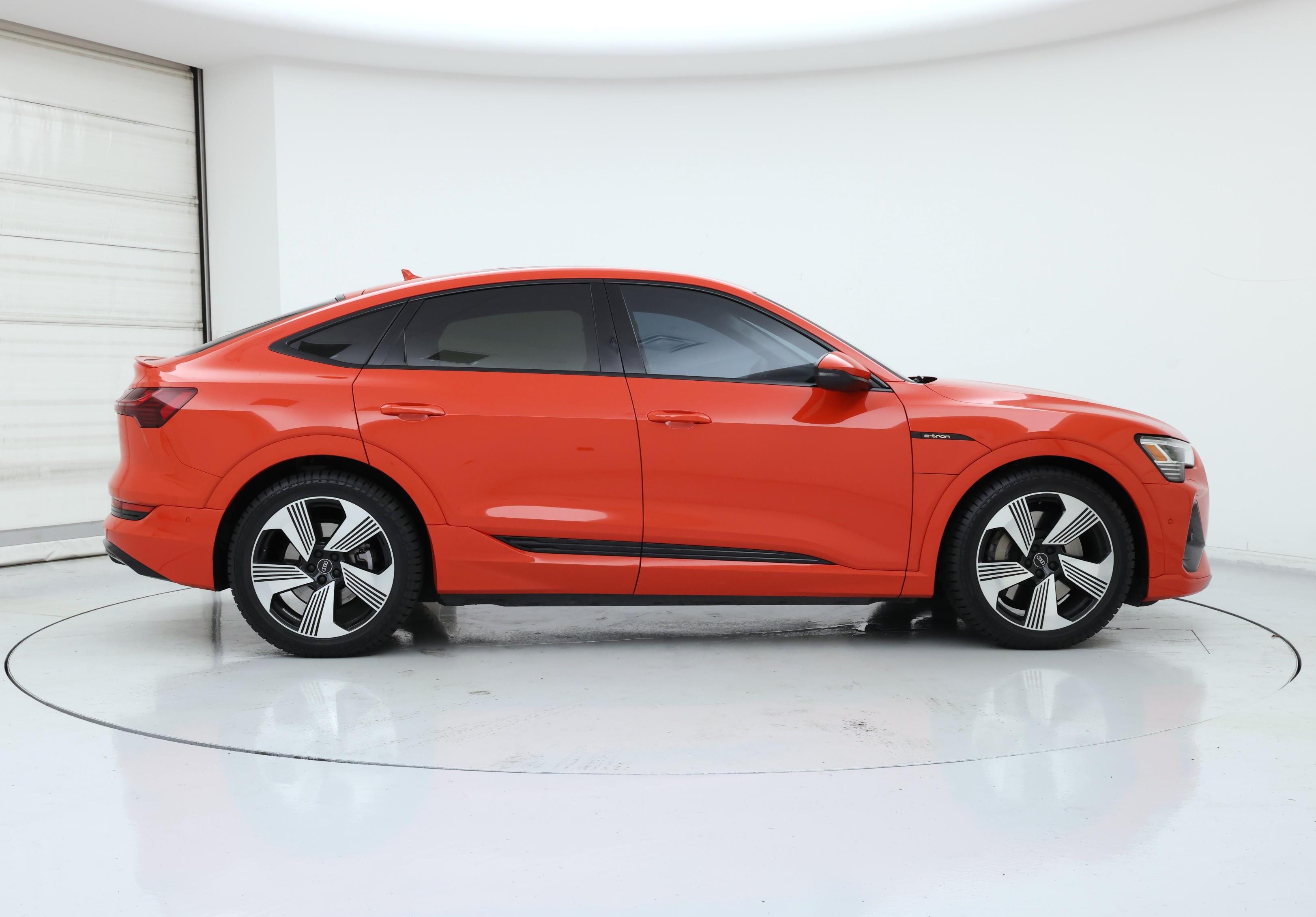 Thumbnail: 2021 Audi e-tron S - 7