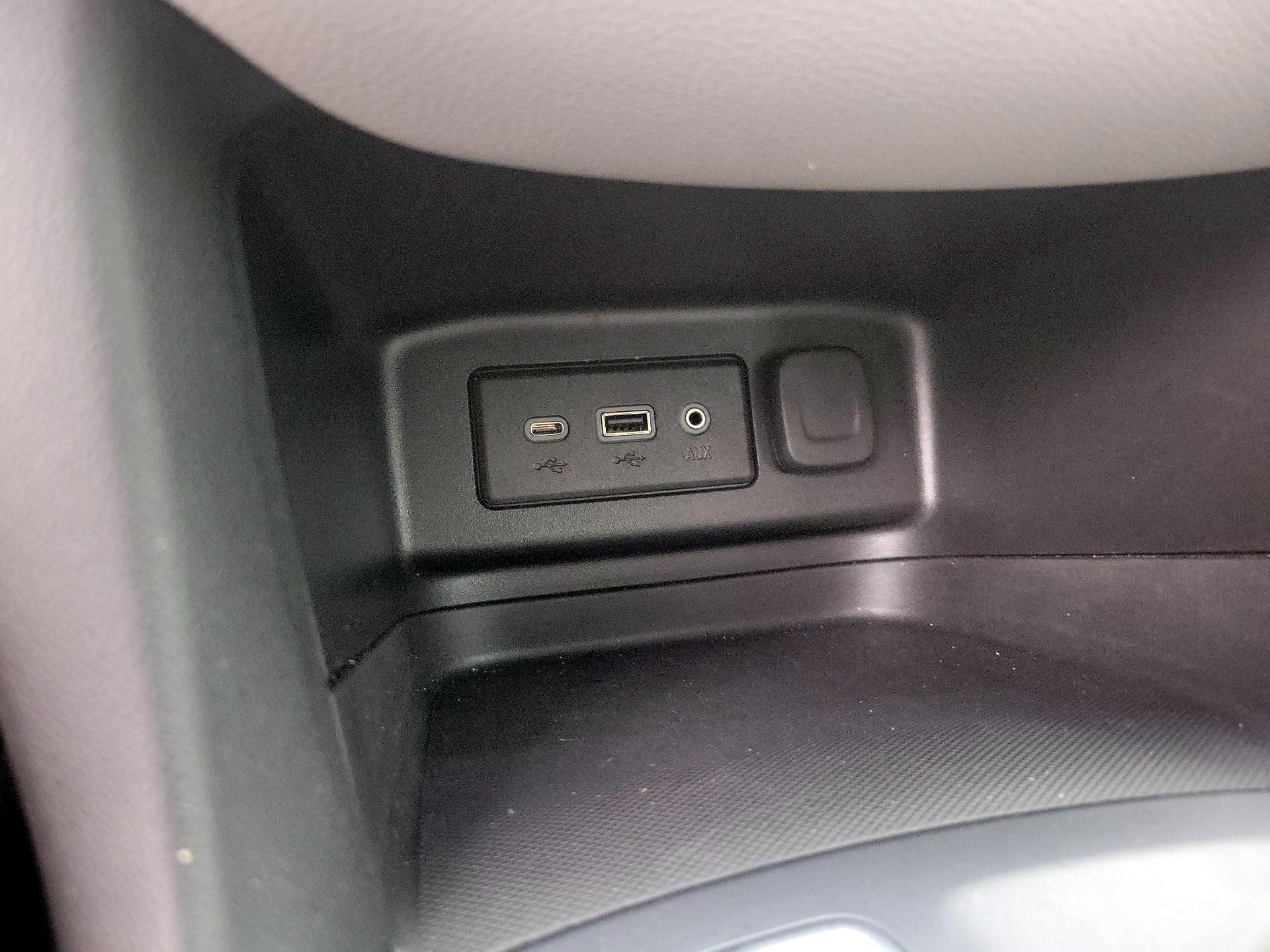 Thumbnail: 2020 Chevrolet Equinox - 18