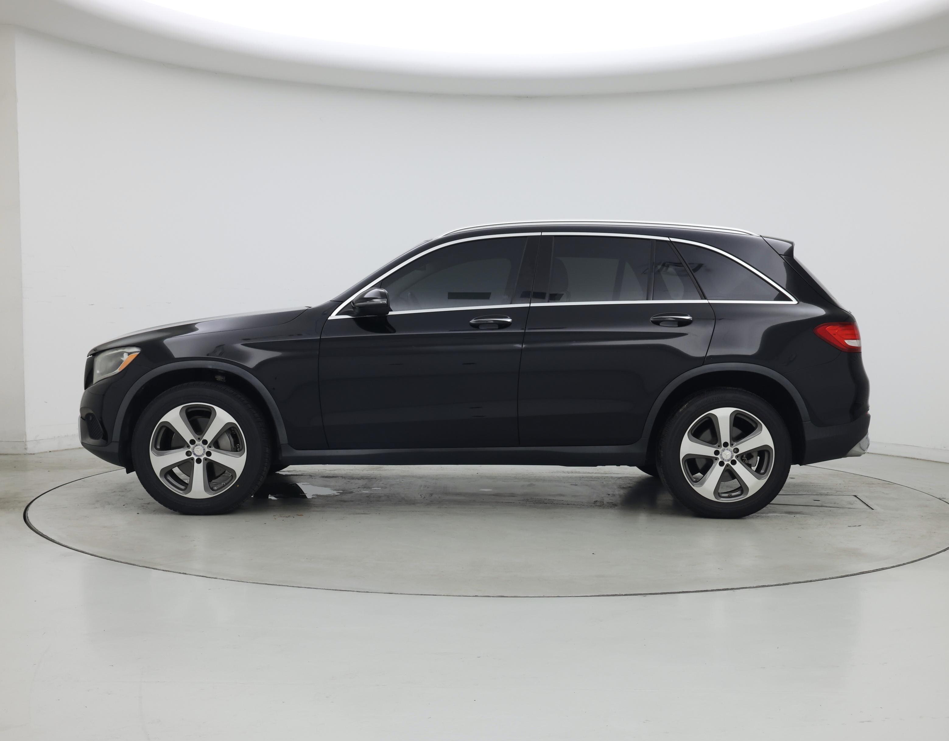 Thumbnail: 2016 Mercedes-Benz GLC - 3