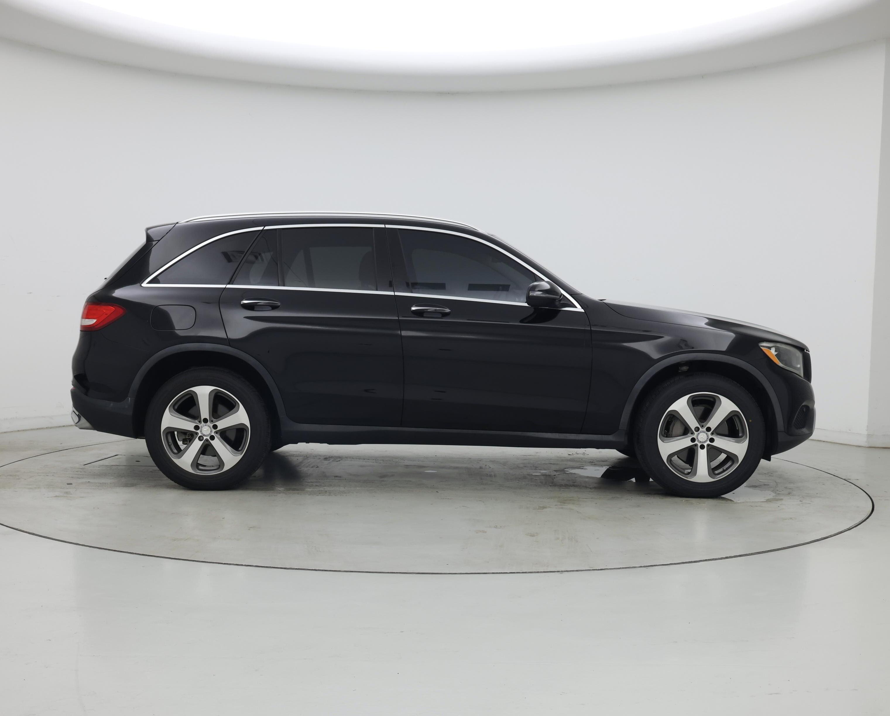 Thumbnail: 2016 Mercedes-Benz GLC - 7