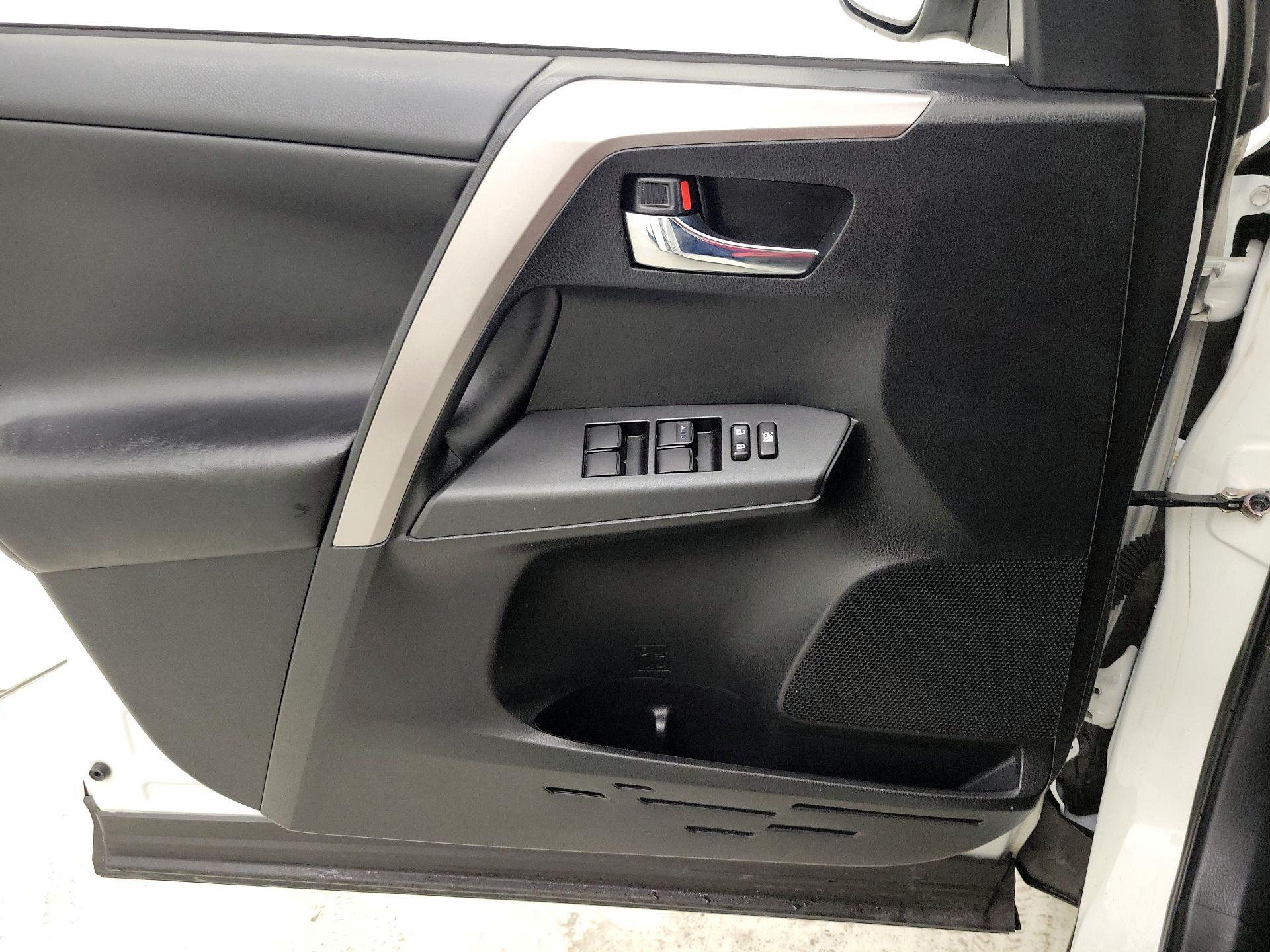 Thumbnail: 2018 Toyota RAV4 - 12