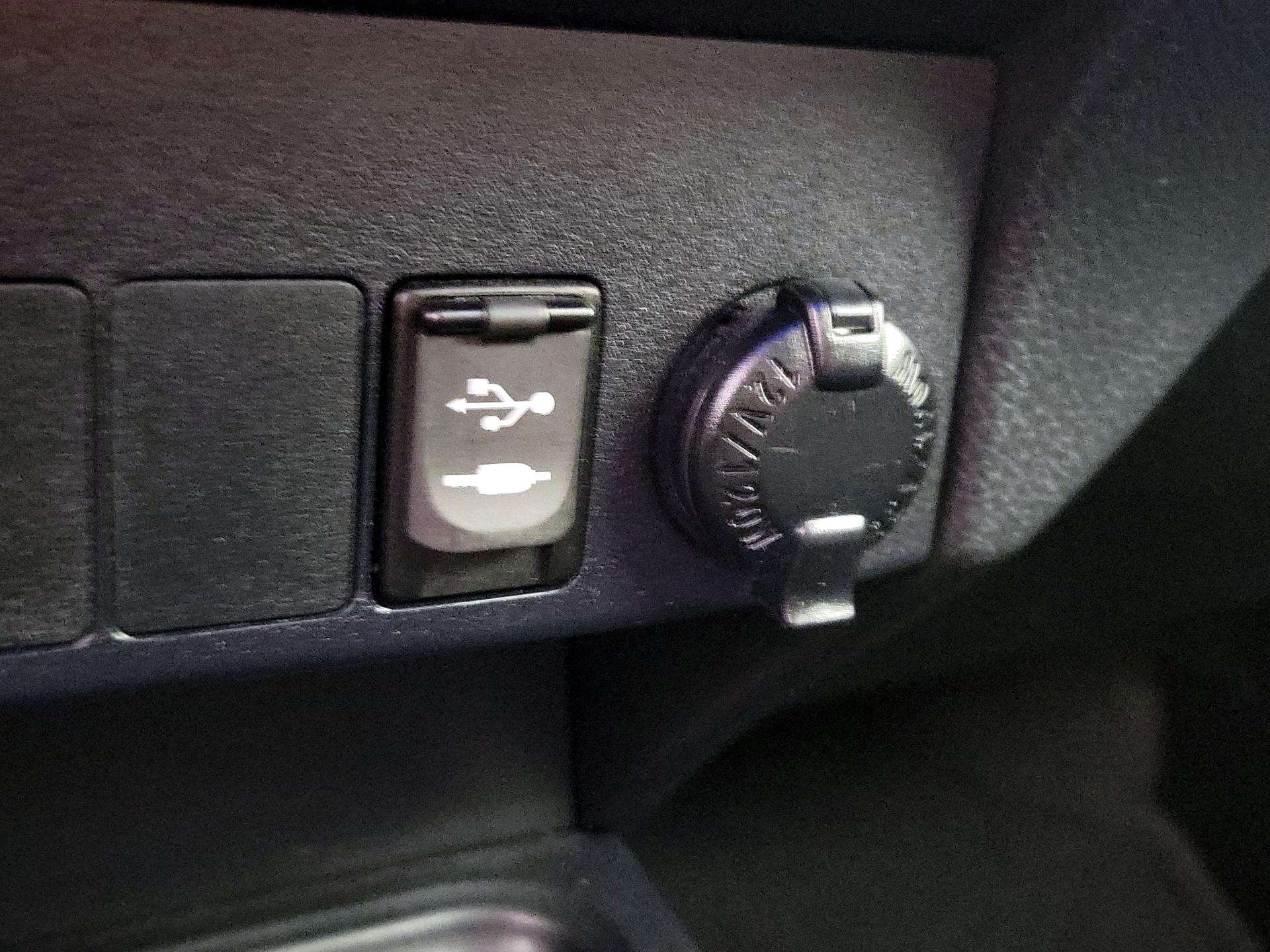 Thumbnail: 2018 Toyota RAV4 - 18