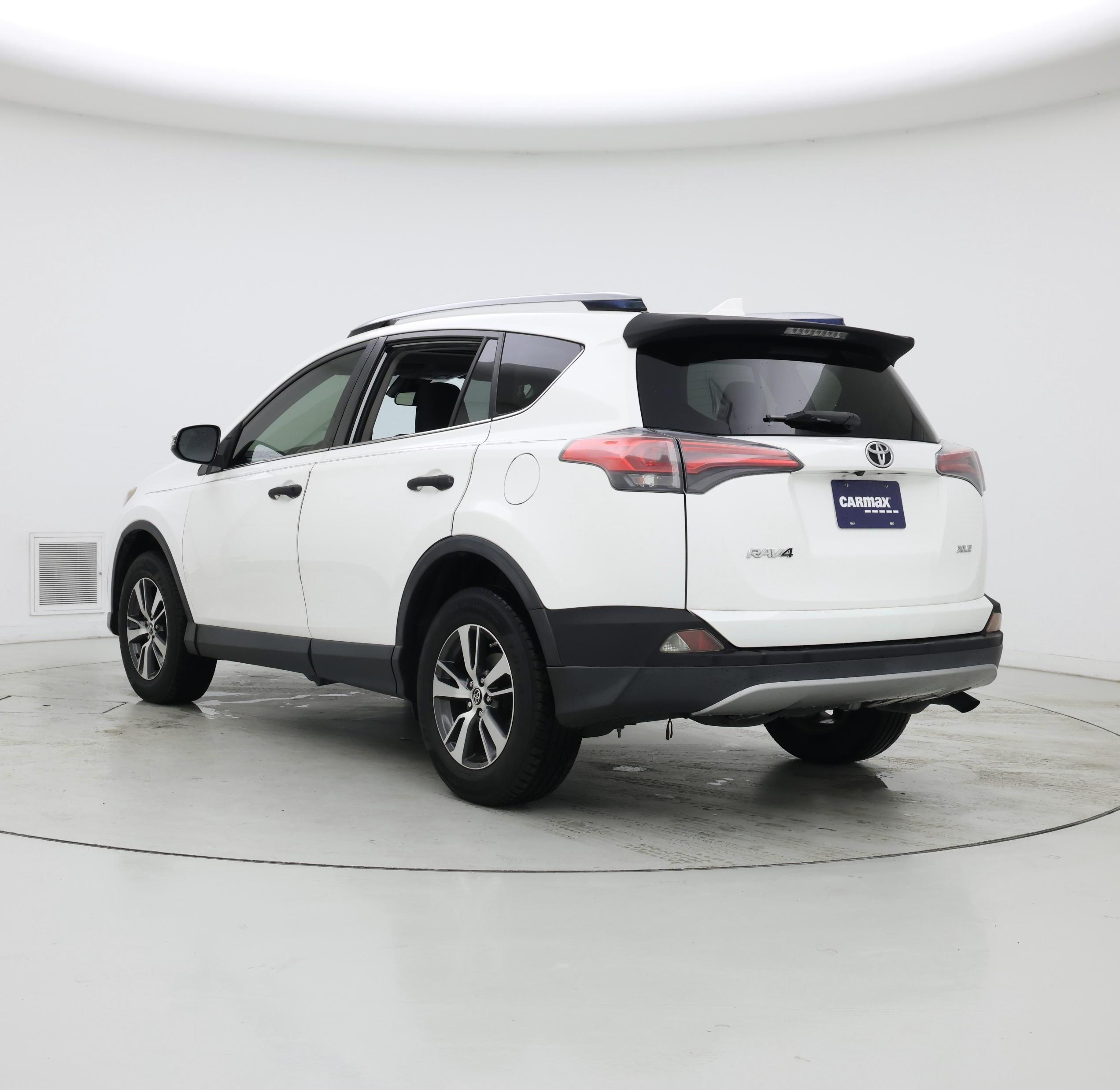 Thumbnail: 2018 Toyota RAV4 - 2
