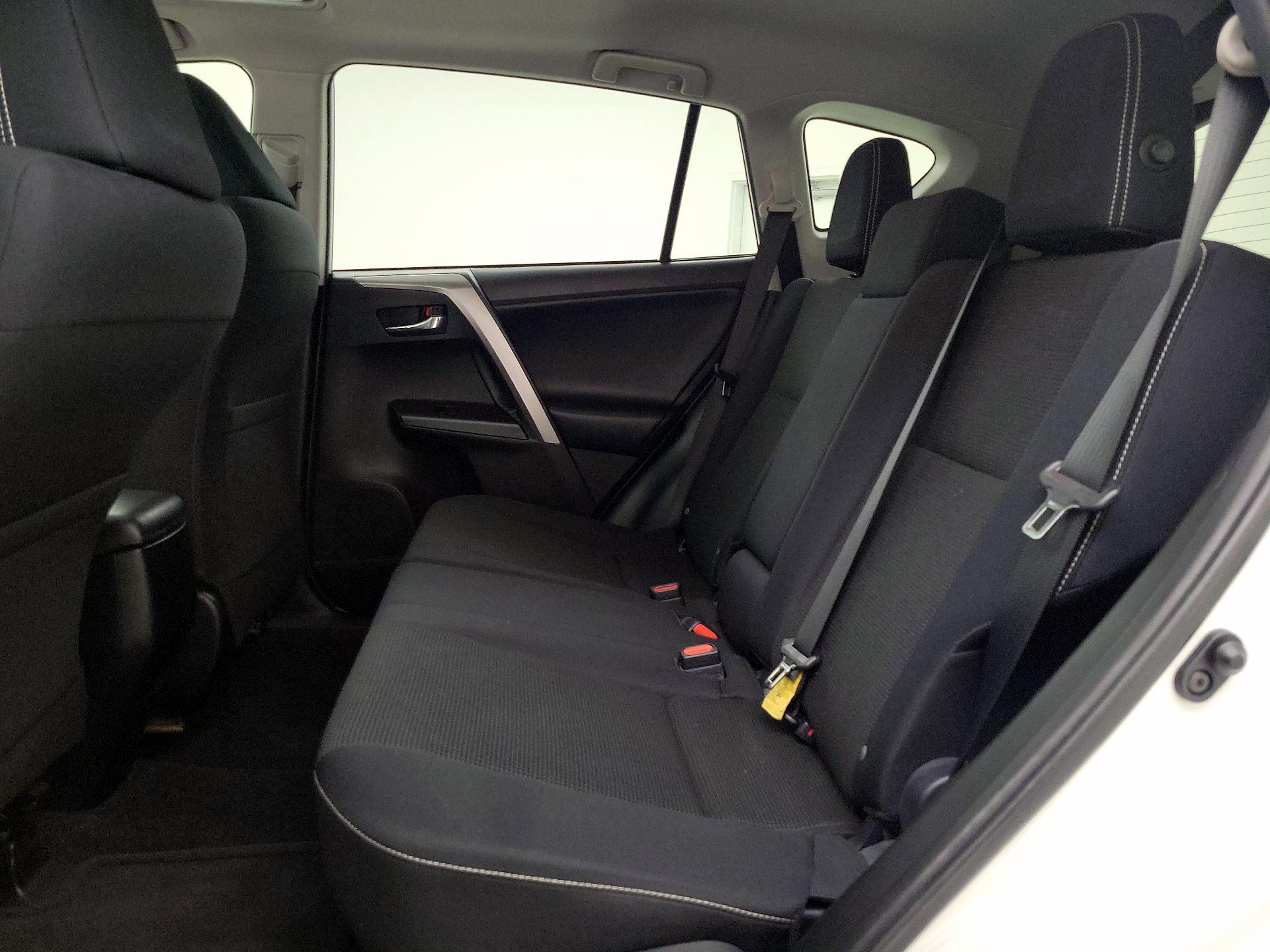 Thumbnail: 2018 Toyota RAV4 - 20