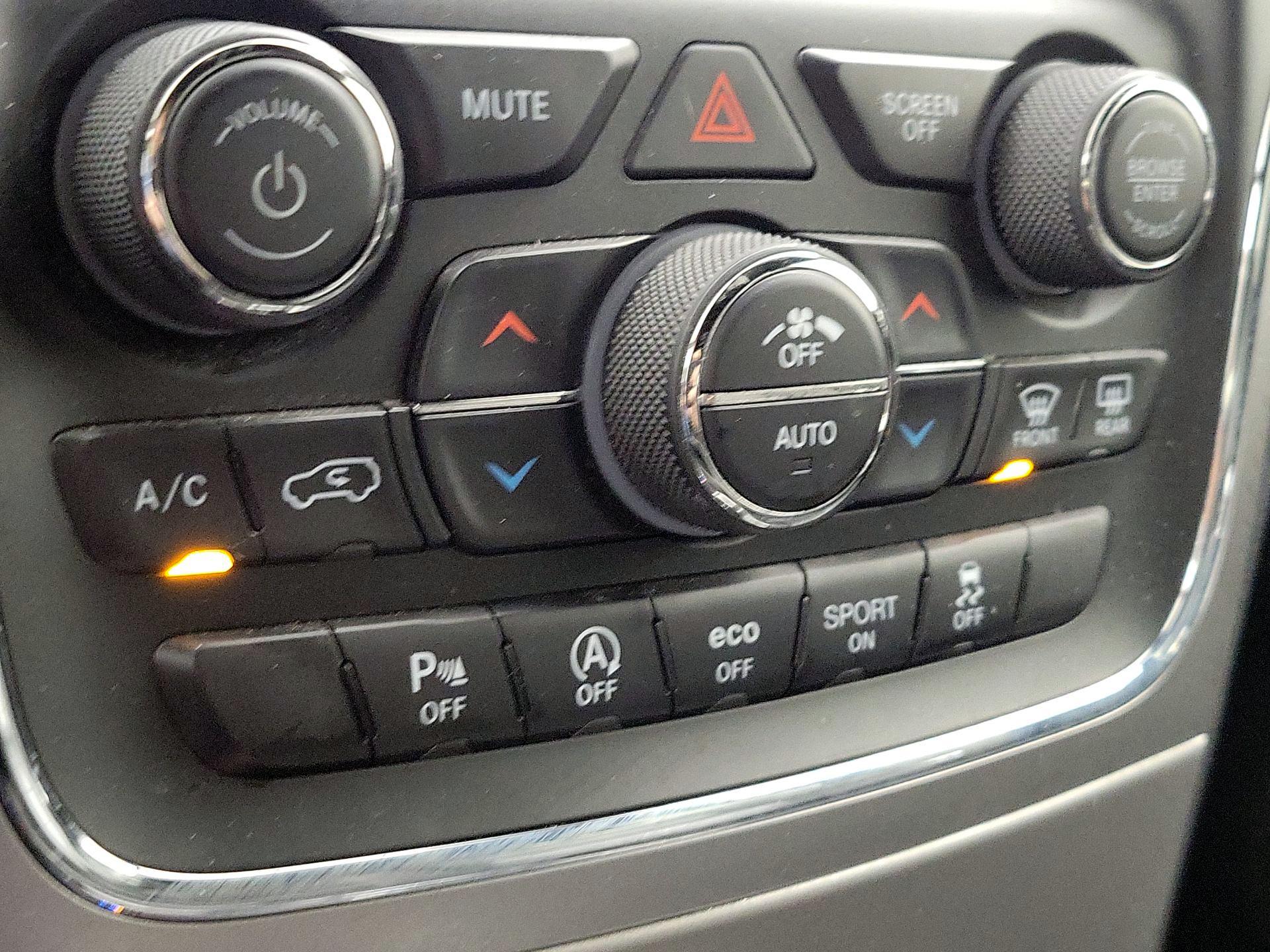 Thumbnail: 2018 Jeep Grand Cherokee - 16