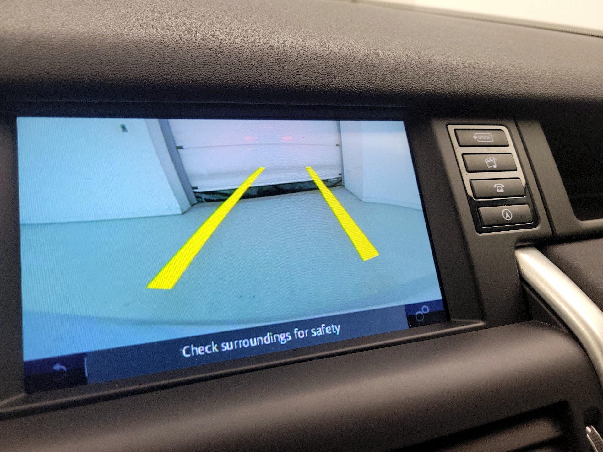 Thumbnail: 2018 Land Rover Discovery Sport - 14