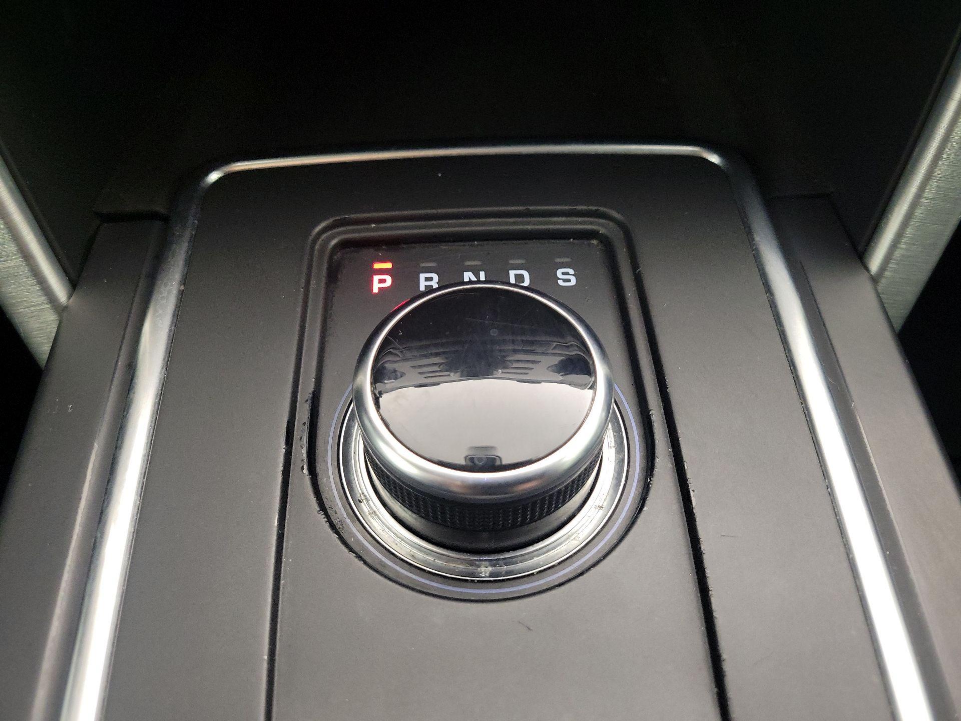 Thumbnail: 2018 Land Rover Discovery Sport - 17