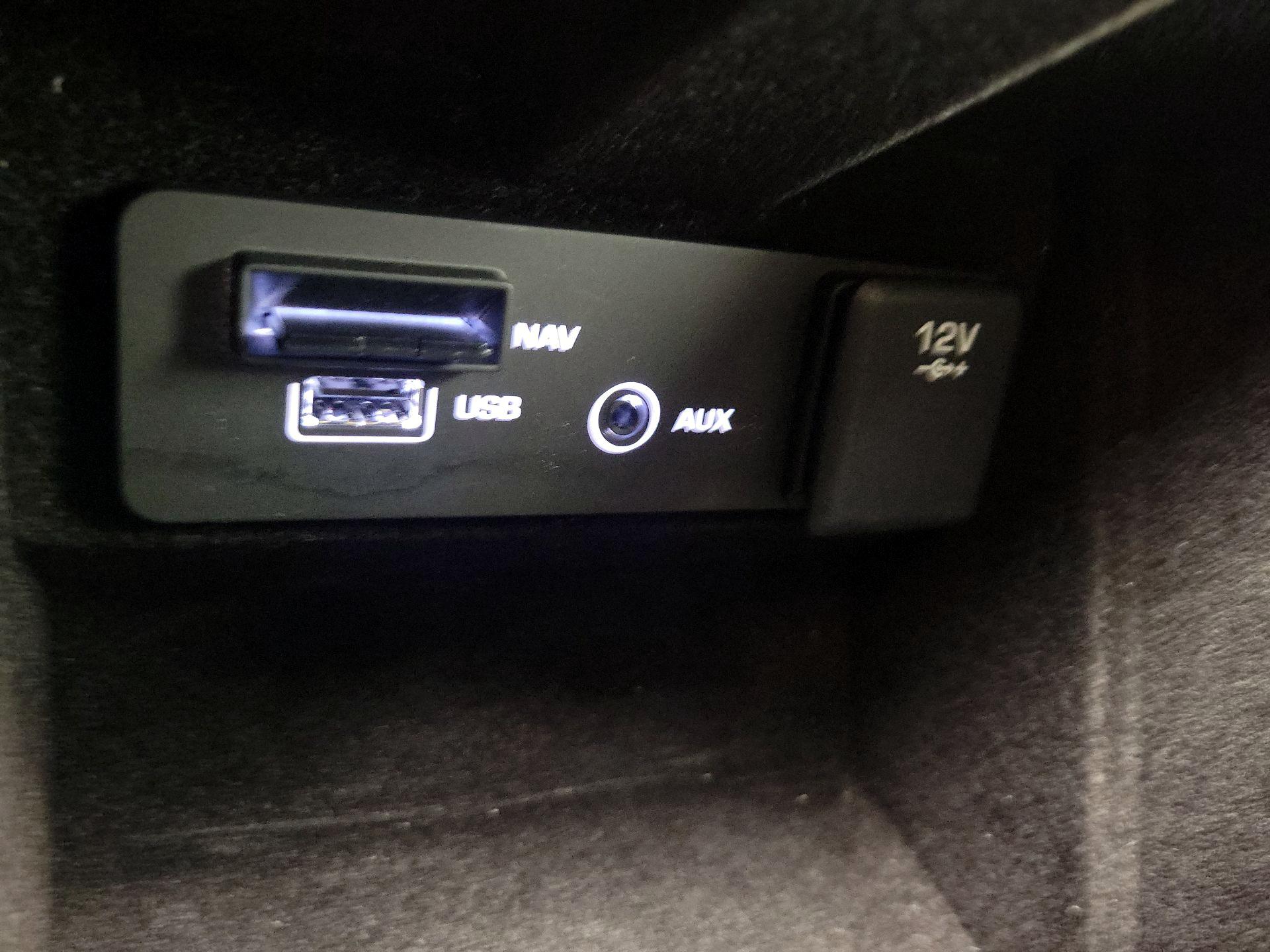 Thumbnail: 2018 Land Rover Discovery Sport - 18