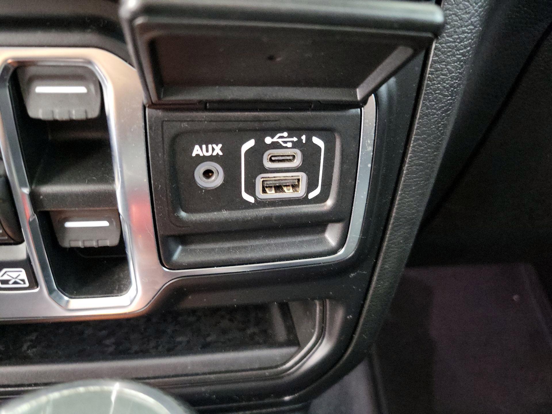 Thumbnail: 2021 Jeep Gladiator - 18