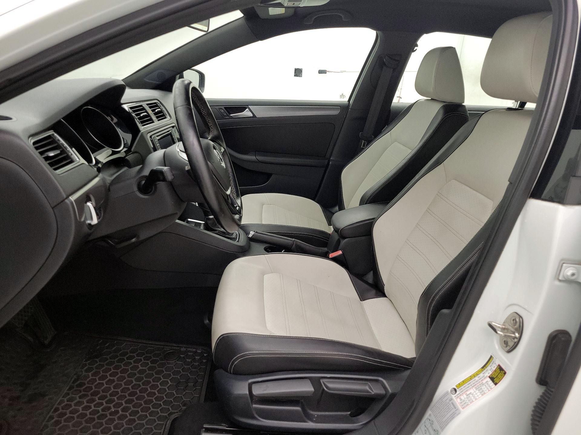 Thumbnail: 2016 Volkswagen Jetta - 11