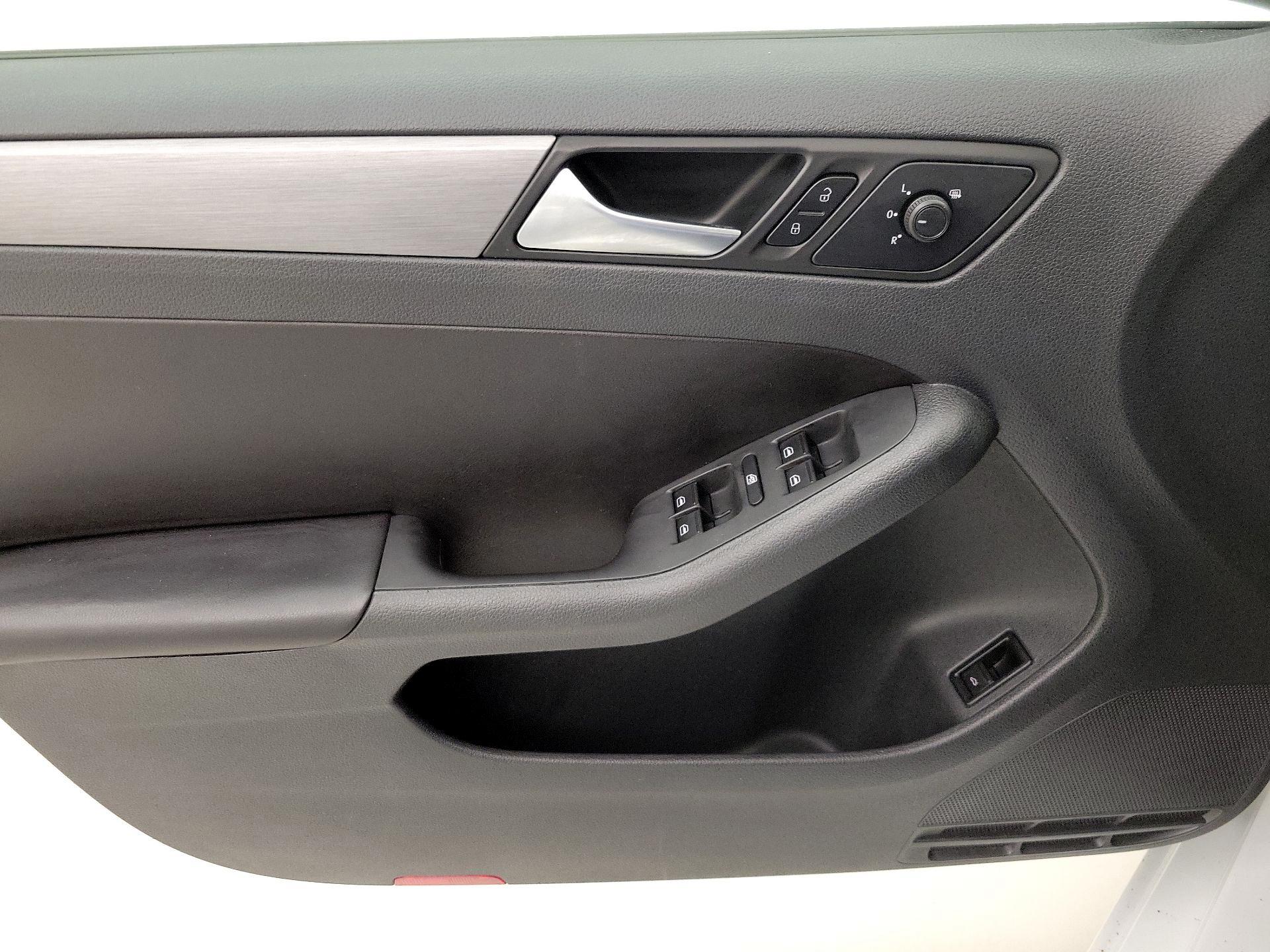 Thumbnail: 2016 Volkswagen Jetta - 12