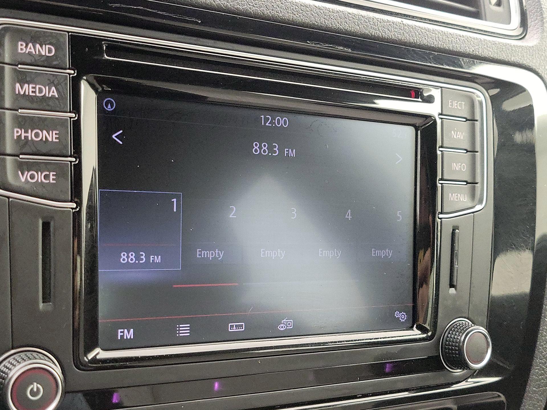 Thumbnail: 2016 Volkswagen Jetta - 16