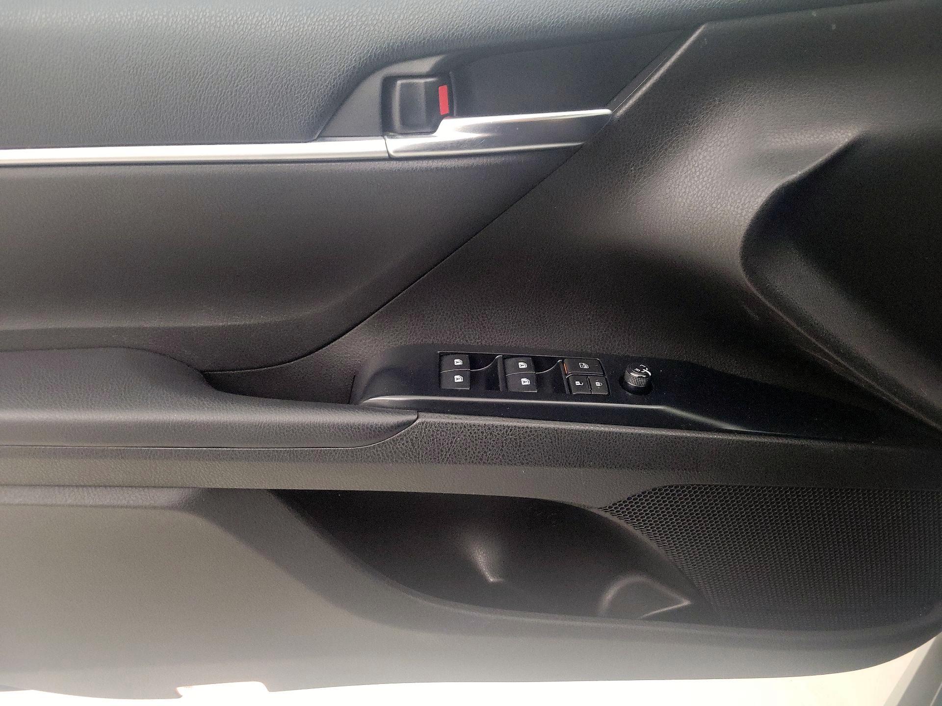 Thumbnail: 2018 Toyota Camry - 12