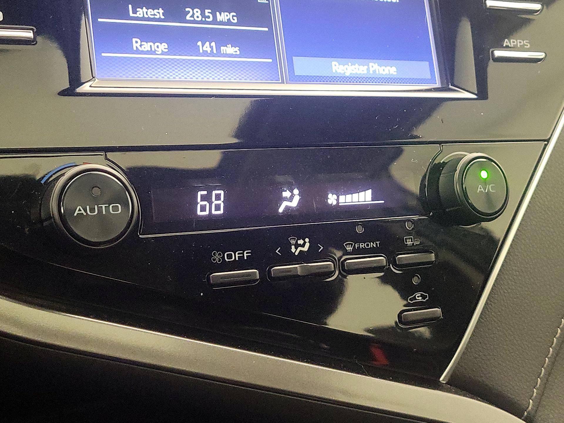 Thumbnail: 2018 Toyota Camry - 16