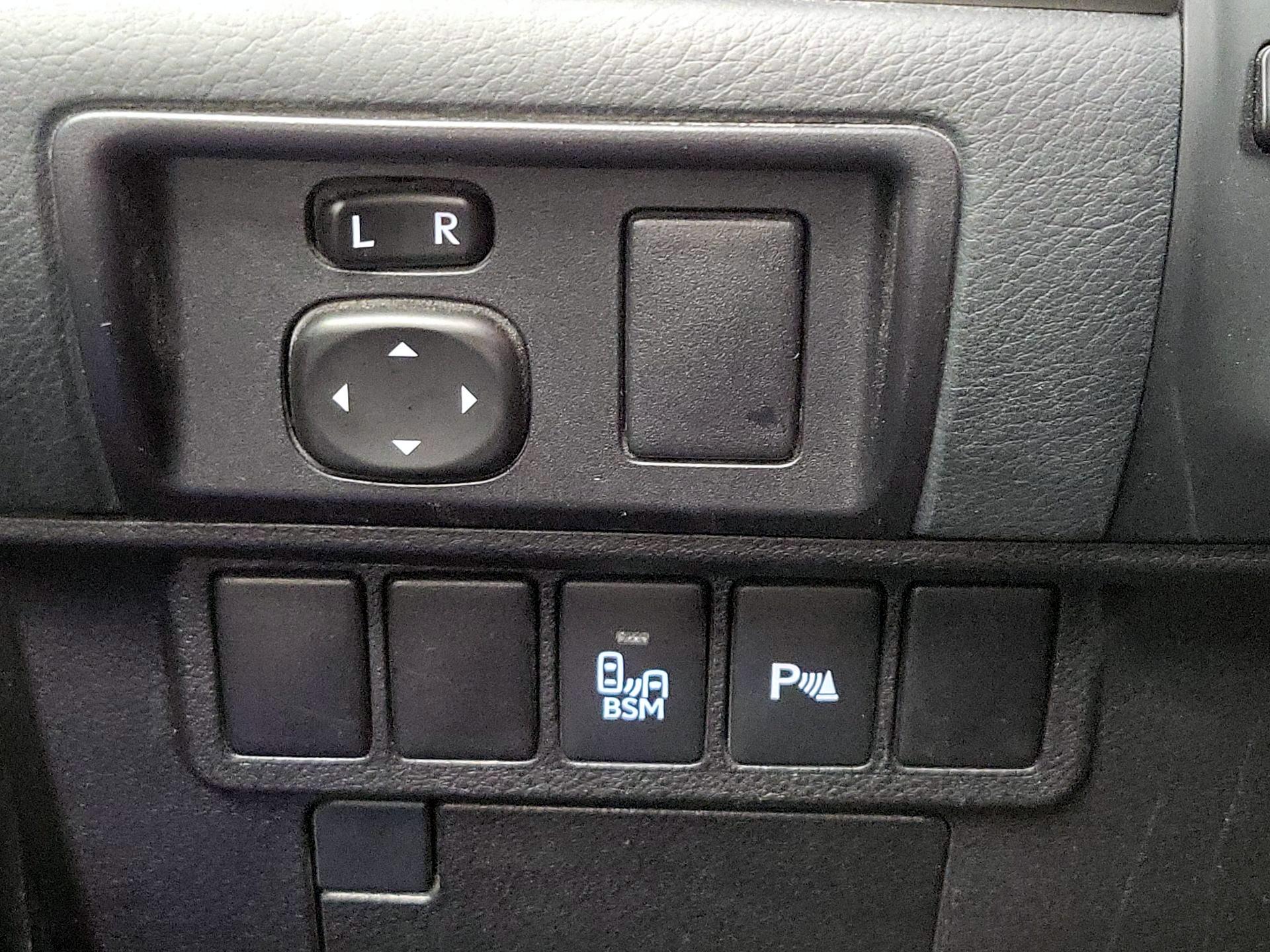 Thumbnail: 2015 Lexus ES - 13