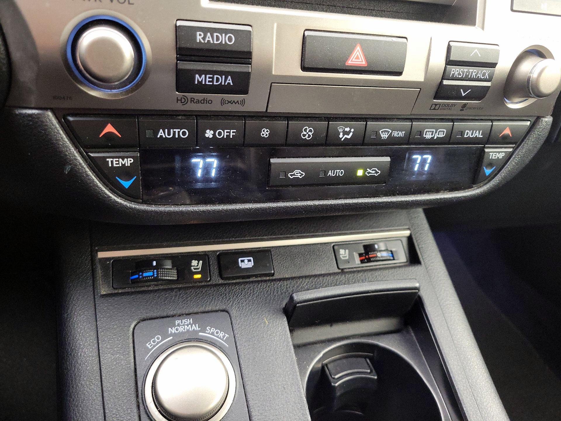 Thumbnail: 2015 Lexus ES - 17