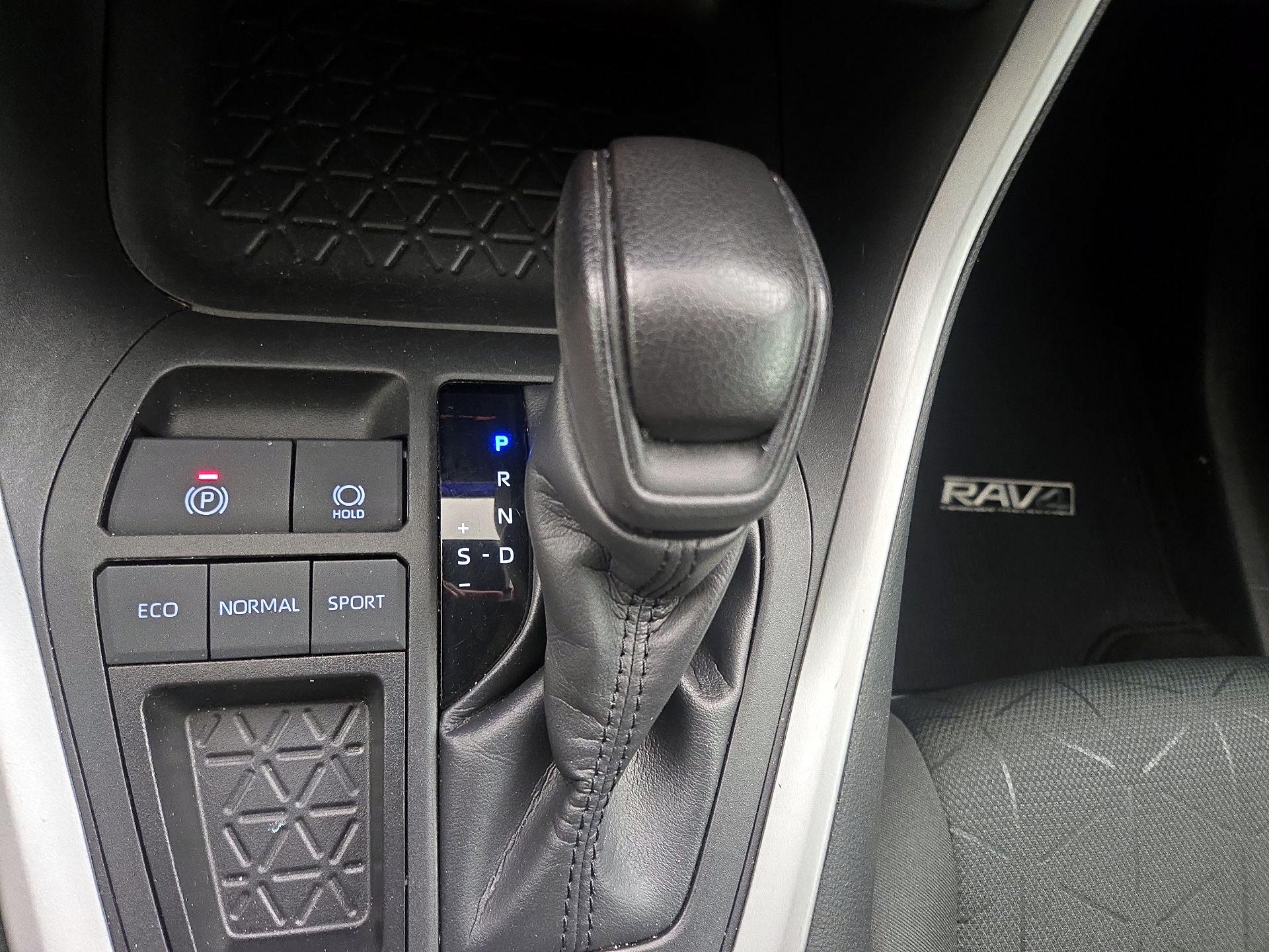 Thumbnail: 2023 Toyota RAV4 - 17